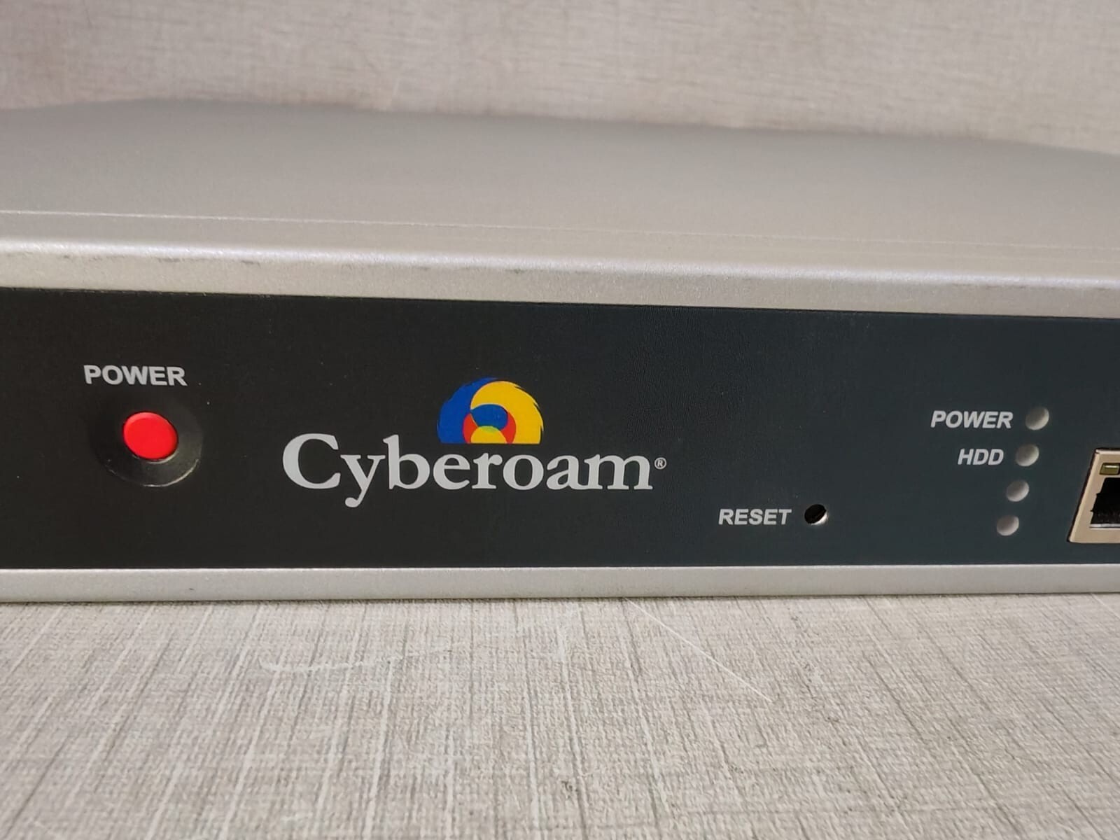 Cyberoam CR100ING Cyberoam CR100iNG 8-Port UTM Firewall AR-R5800EC100IA 3