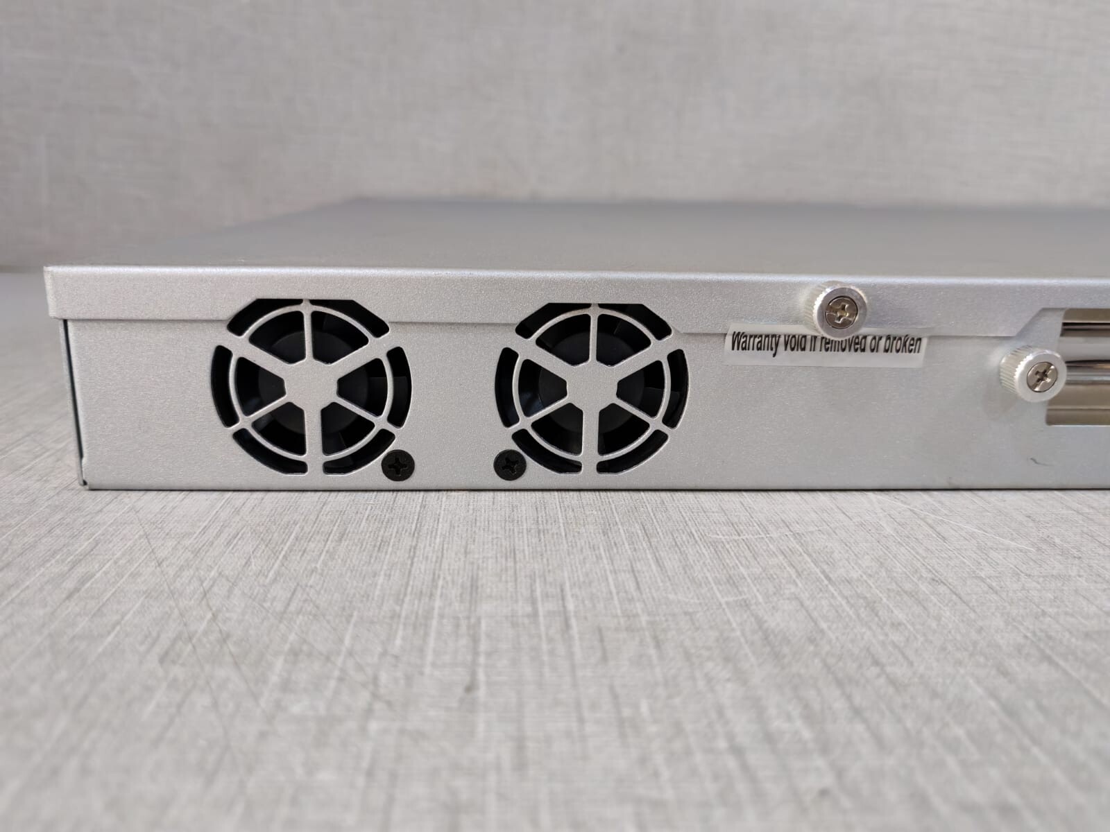 Cyberoam CR100ING Cyberoam CR100iNG 8-Port UTM Firewall AR-R5800EC100IA 9