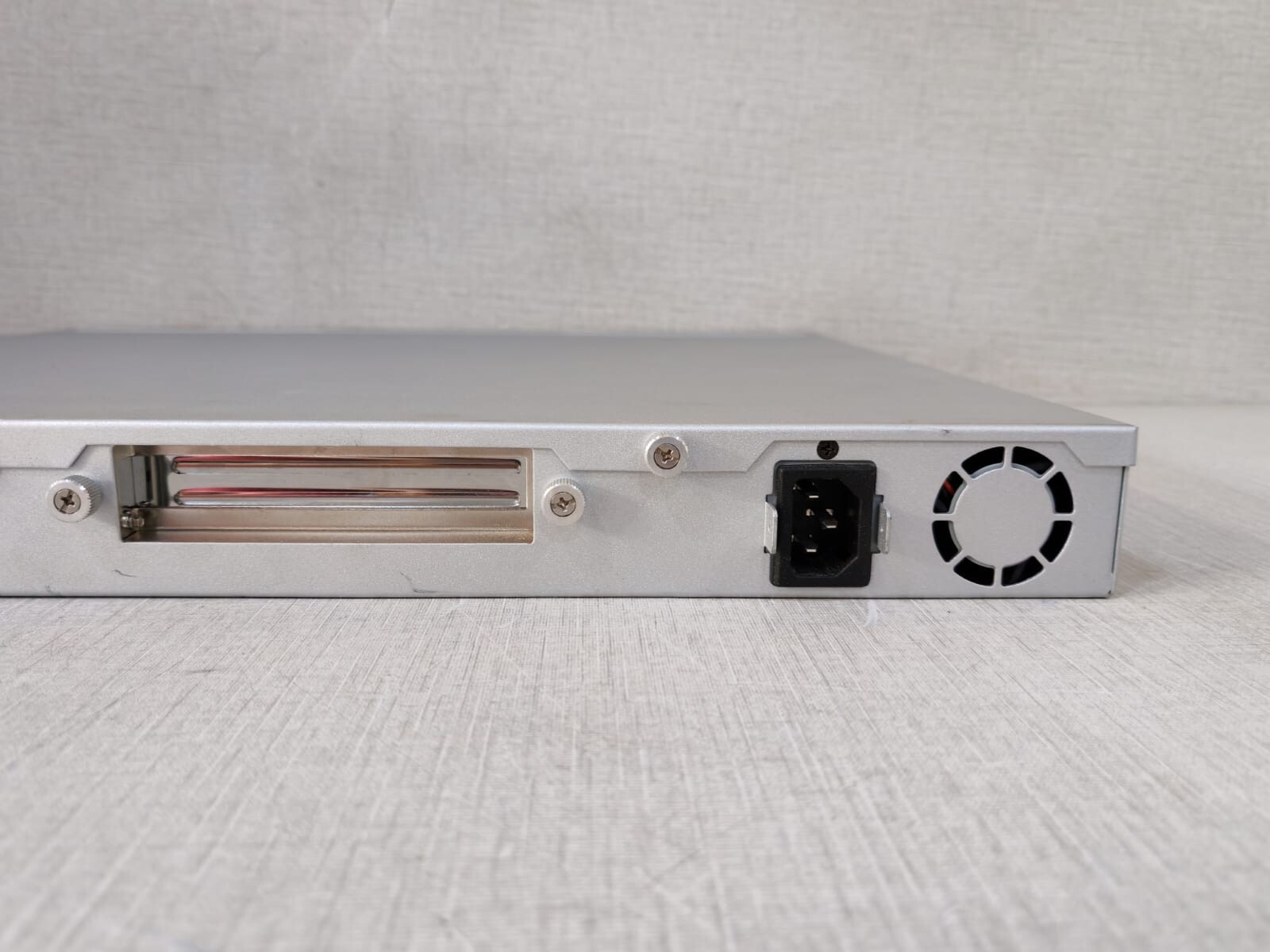 Cyberoam CR100ING Cyberoam CR100iNG 8-Port UTM Firewall AR-R5800EC100IA 10