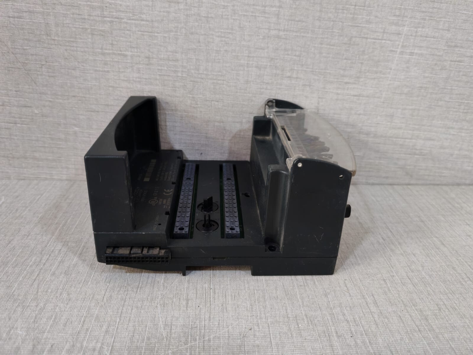 GE IC200CHS002H GE FANUC IC200CHS002H I/O CARRIER BOX STYLE 5
