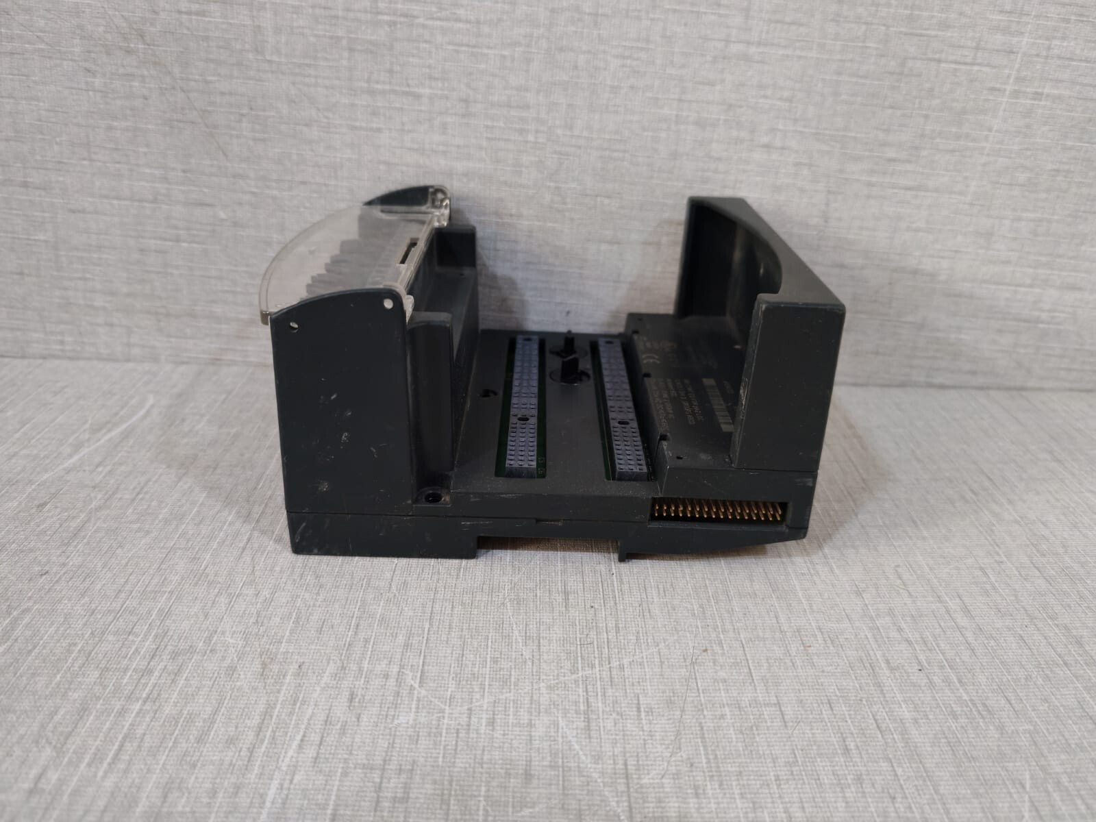 GE IC200CHS002H GE FANUC IC200CHS002H I/O CARRIER BOX STYLE 6