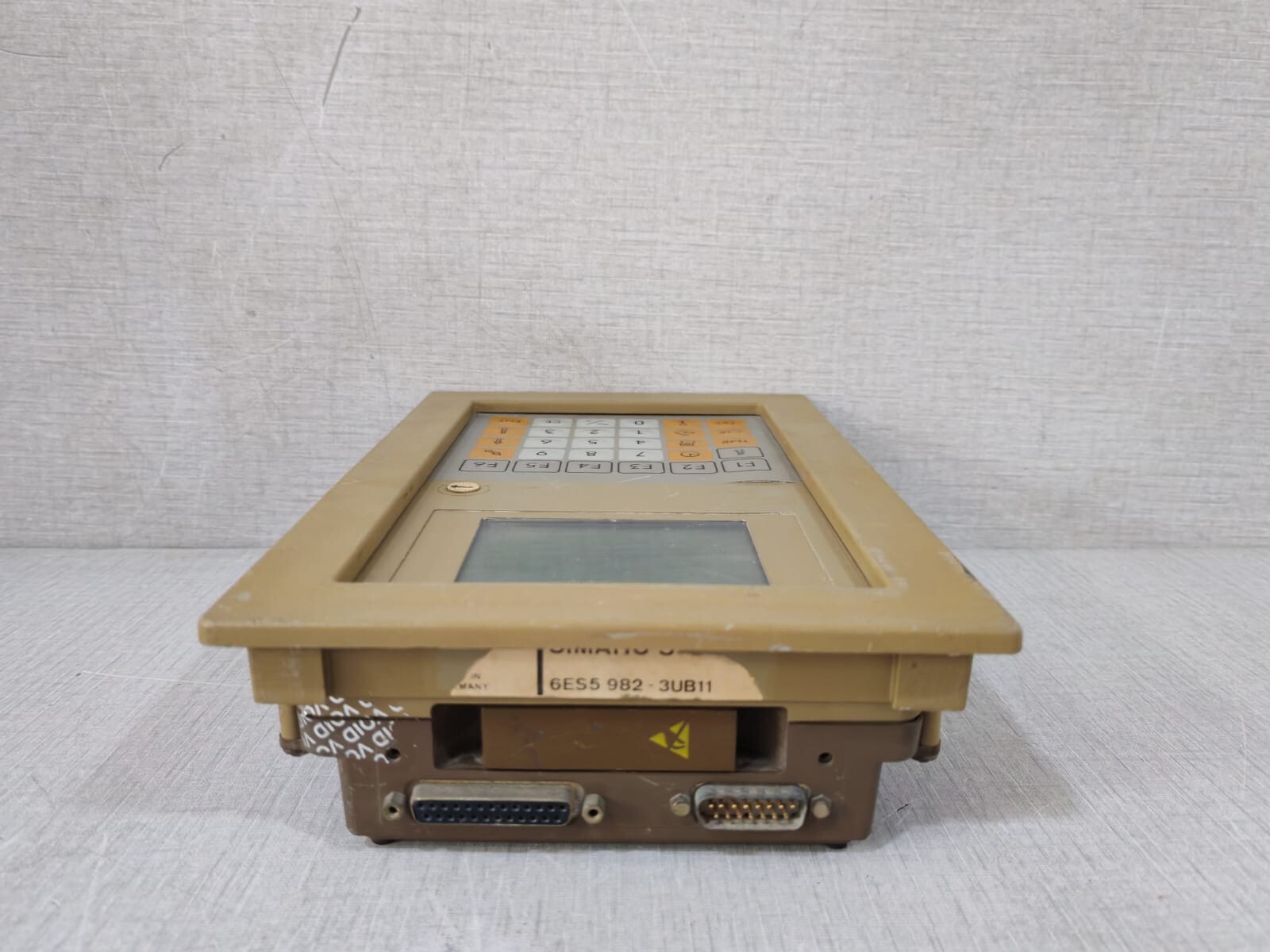Siemens 6ES5396-0UA11 SIEMENS SIMATIC OP 396 OPERATOR PANEL 6ES5396-0UA11- W/ BLACK SPOT ON THE SCREEN 4