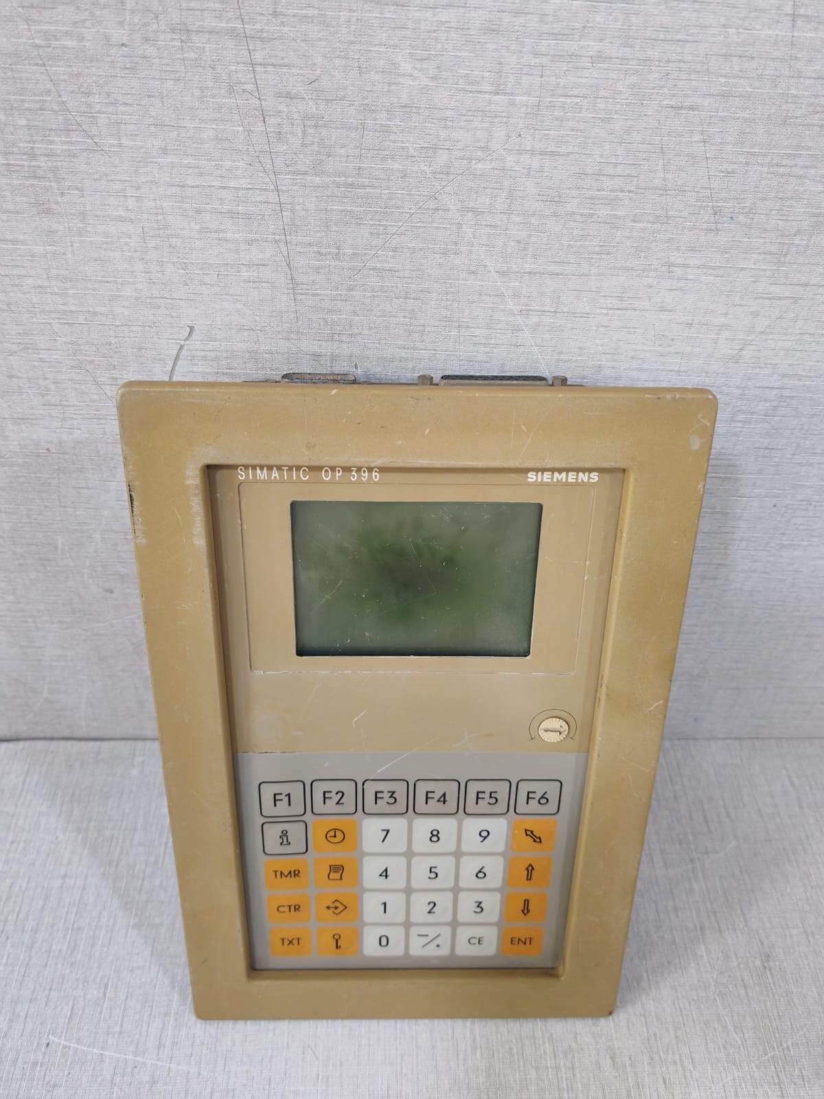 SIEMENS SIMATIC OP 396 OPERATOR PANEL 6ES5396-0UA11- W/ BLACK SPOT ON THE SCREEN