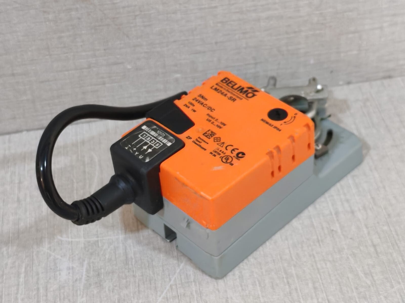 Belimo LM24A-SR BELIMO LM24A-SR DAMPER ACTUATOR 9
