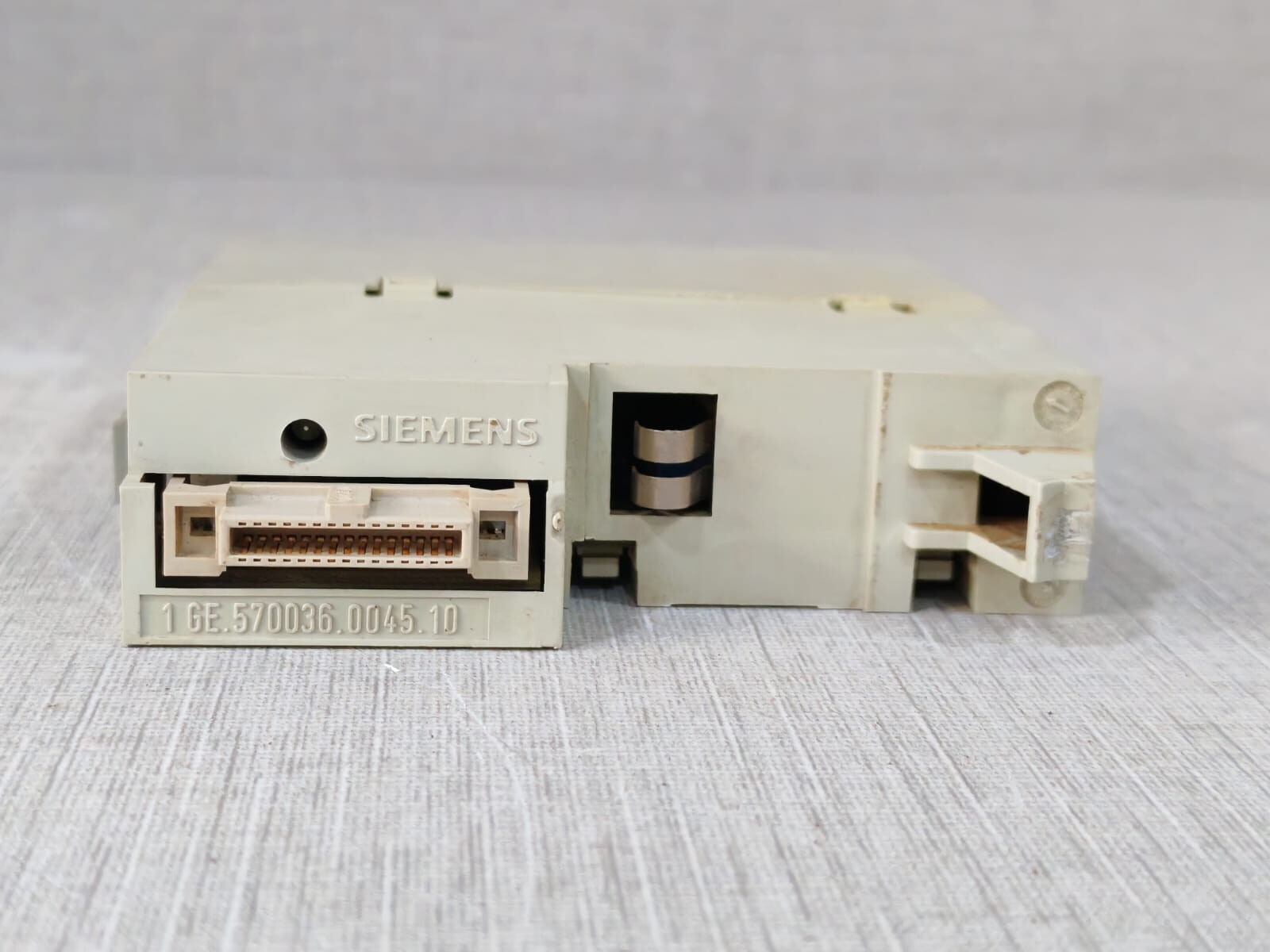 Siemens 6FC5111-0CA05-0AA0 Siemens Sinumerik 6FC5111-0CA05-0AA0 DMP Analog Output Module 9