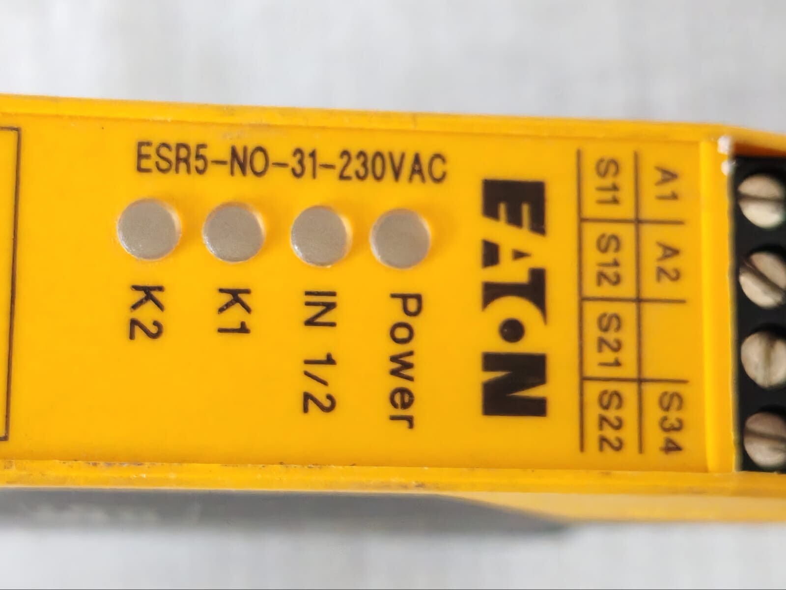 Eaton ESR5-NO-31-230VA EATON ESR5-NO-31-230VAC SAFETY RELAY 2