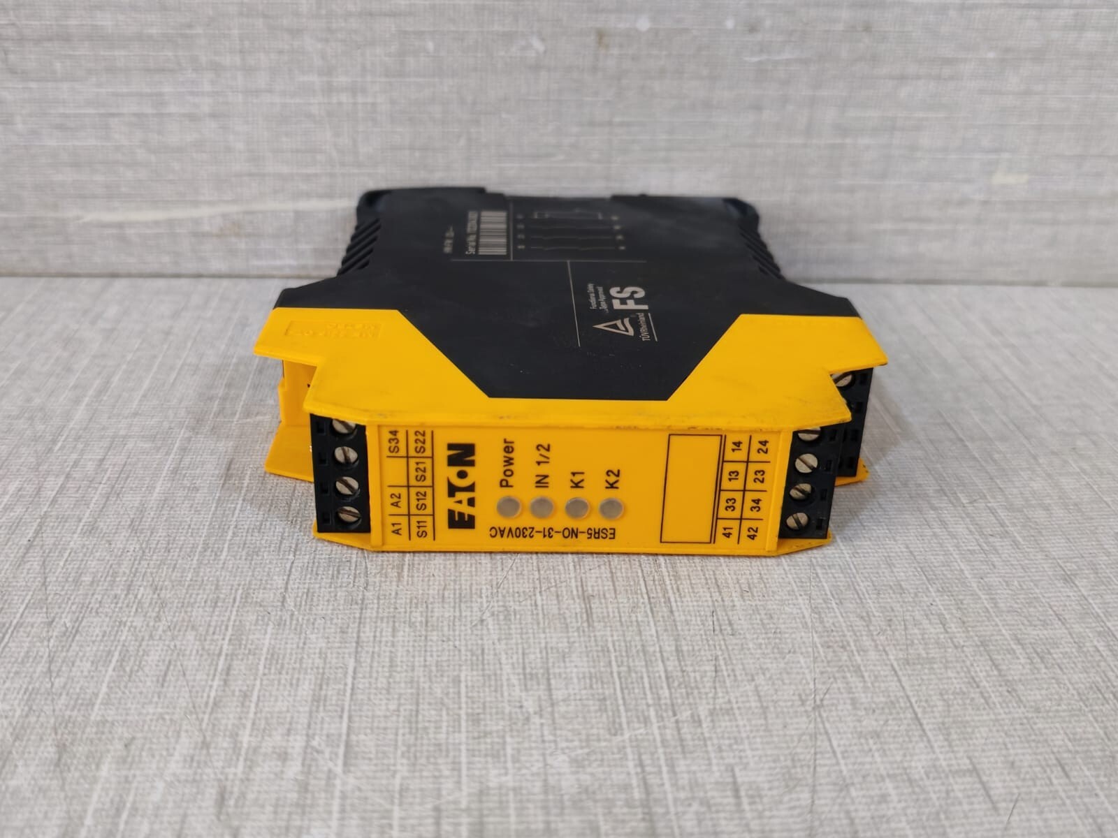 Eaton ESR5-NO-31-230VA EATON ESR5-NO-31-230VAC SAFETY RELAY 3