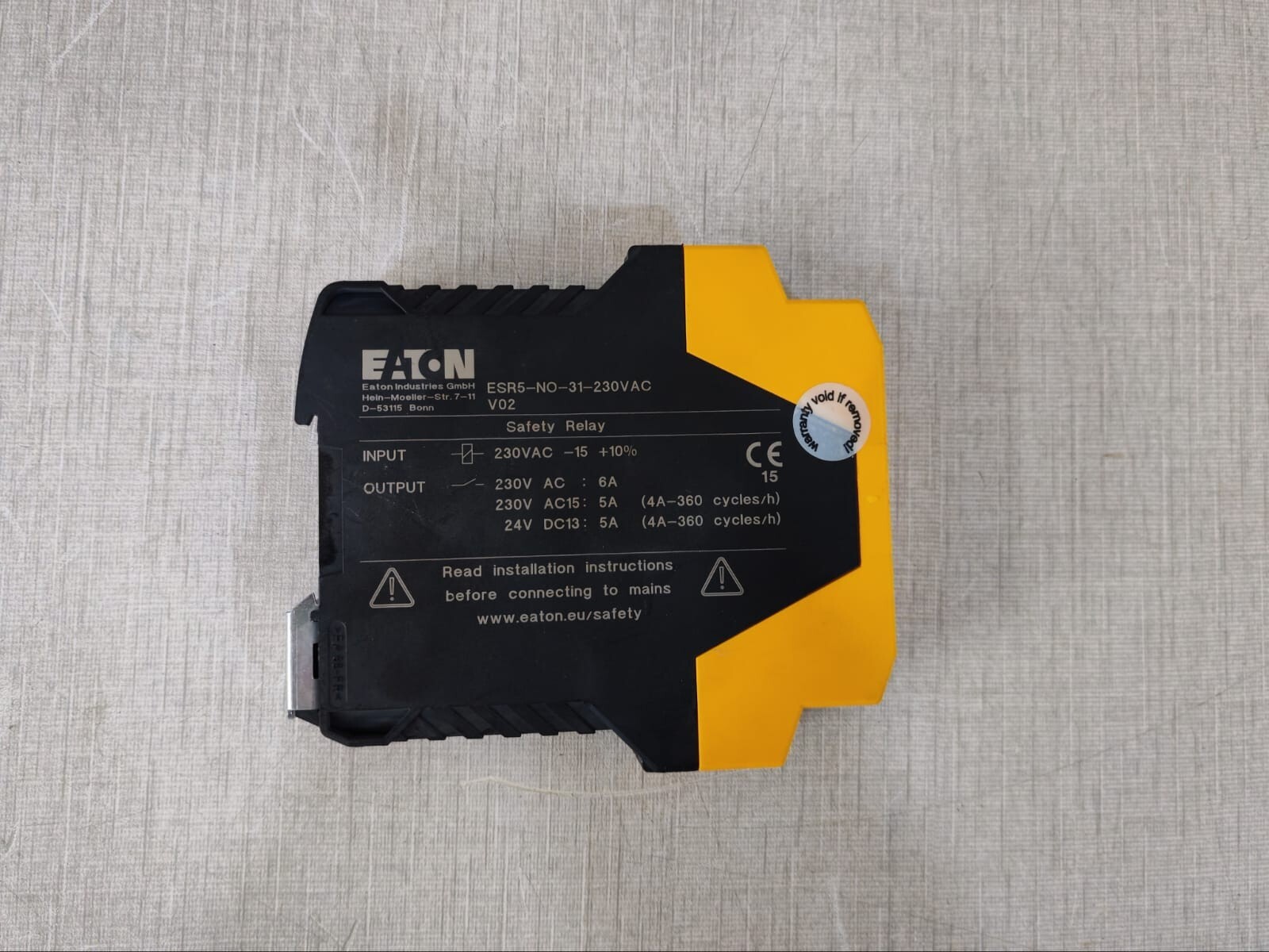 Eaton ESR5-NO-31-230VA EATON ESR5-NO-31-230VAC SAFETY RELAY 4