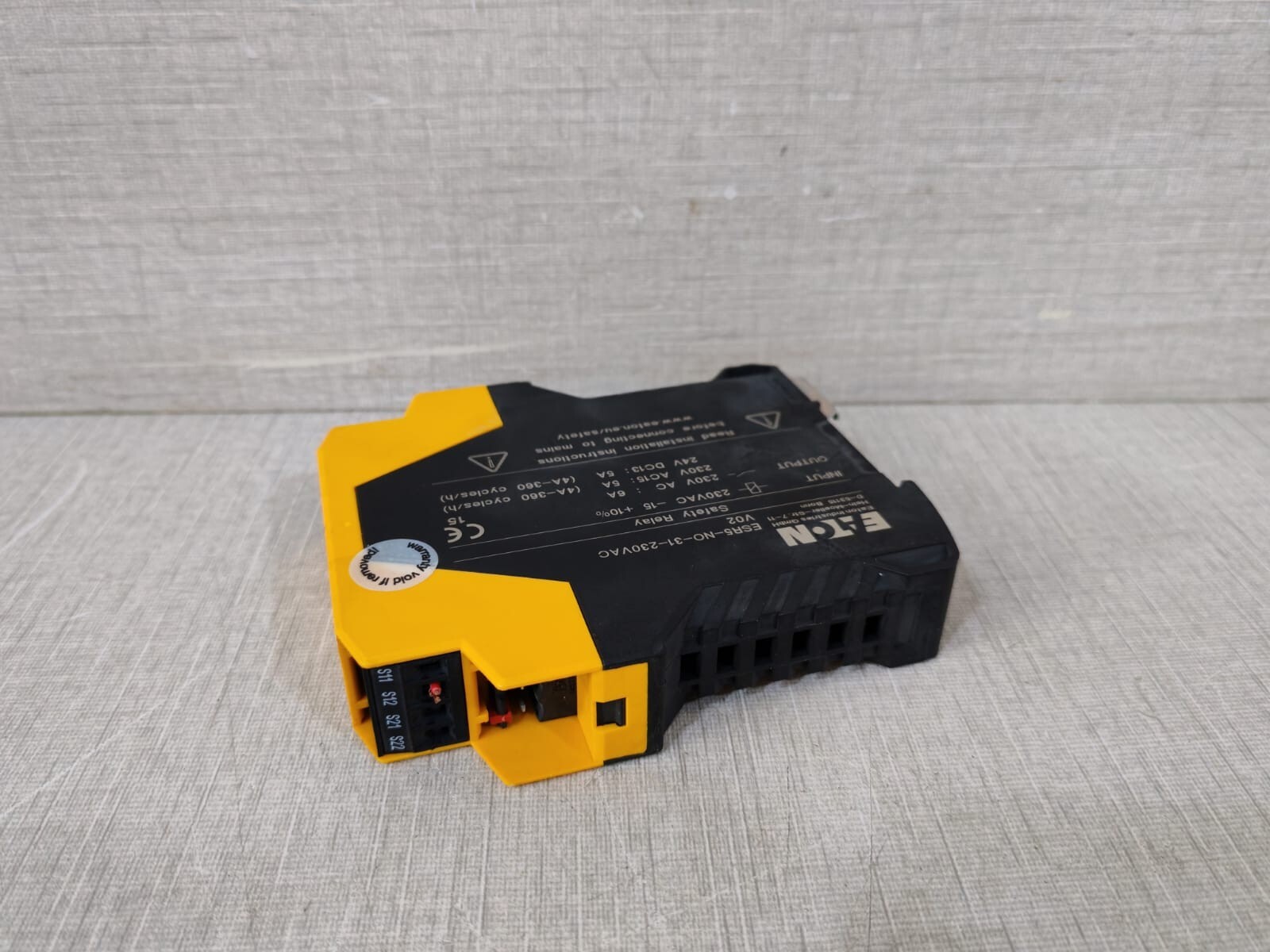 Eaton ESR5-NO-31-230VA EATON ESR5-NO-31-230VAC SAFETY RELAY 6