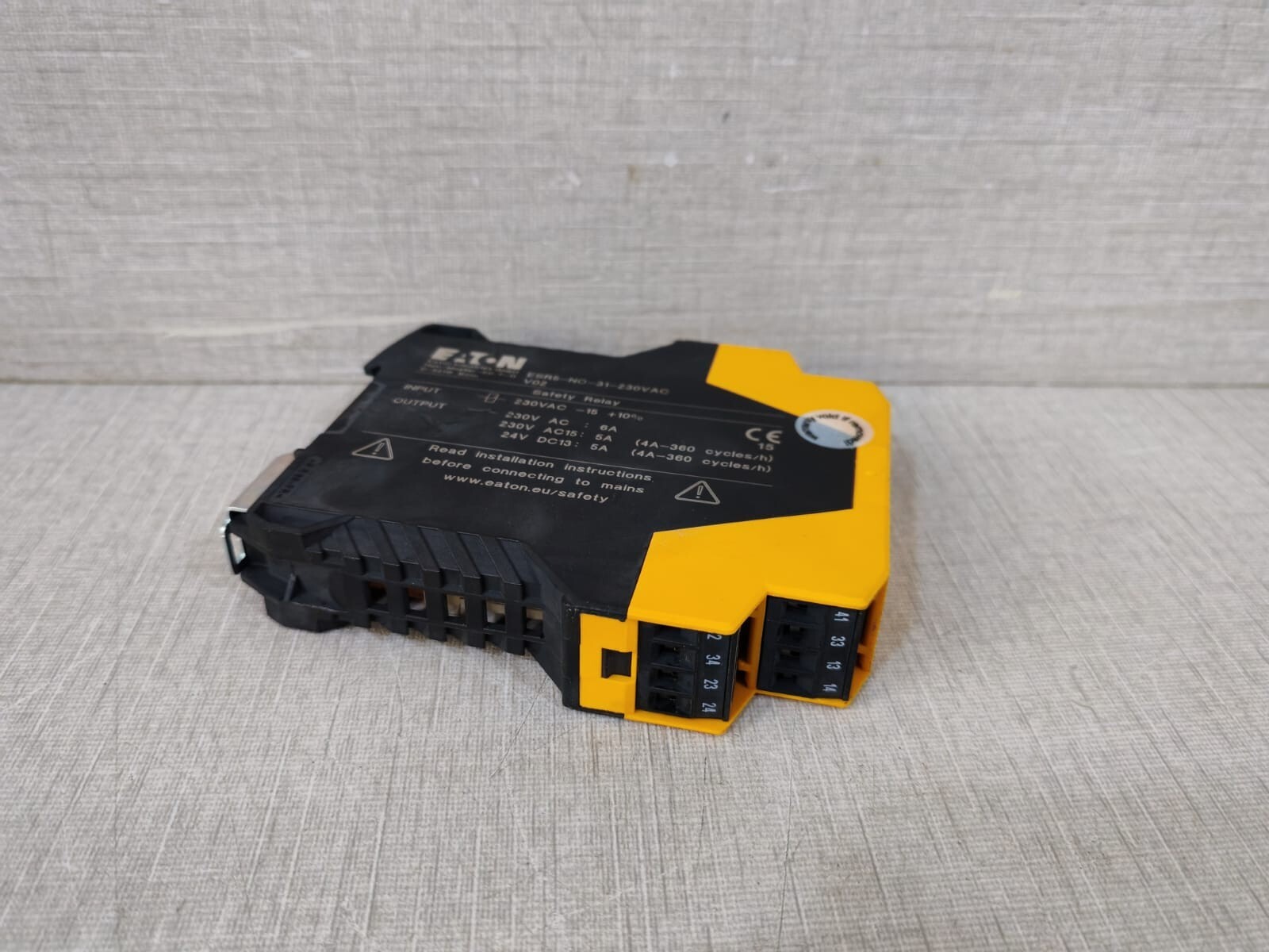 Eaton ESR5-NO-31-230VA EATON ESR5-NO-31-230VAC SAFETY RELAY 7