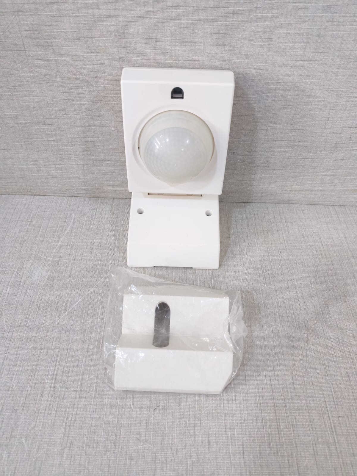 THEBEN SPHINX 105-300 THEBEN SPHINX 105-300 KNX MOTION SENSOR 4