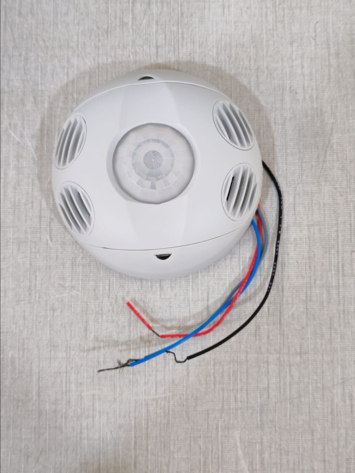 Leviton OSC20-MAW Leviton OSC20-MAW MultiTech Ceiling Mount Sensor 360 Degree 2000 Sq. Ft. White 2