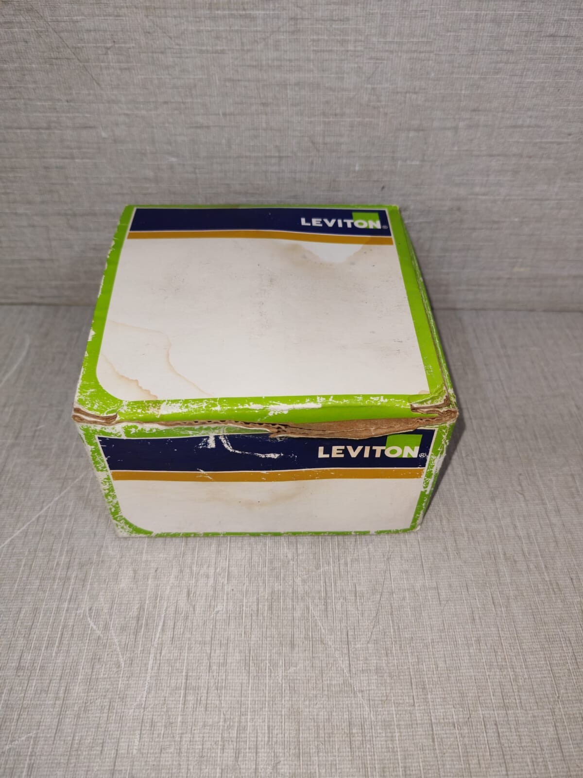 Leviton OSC20-MAW Leviton OSC20-MAW MultiTech Ceiling Mount Sensor 360 Degree 2000 Sq. Ft. White 6