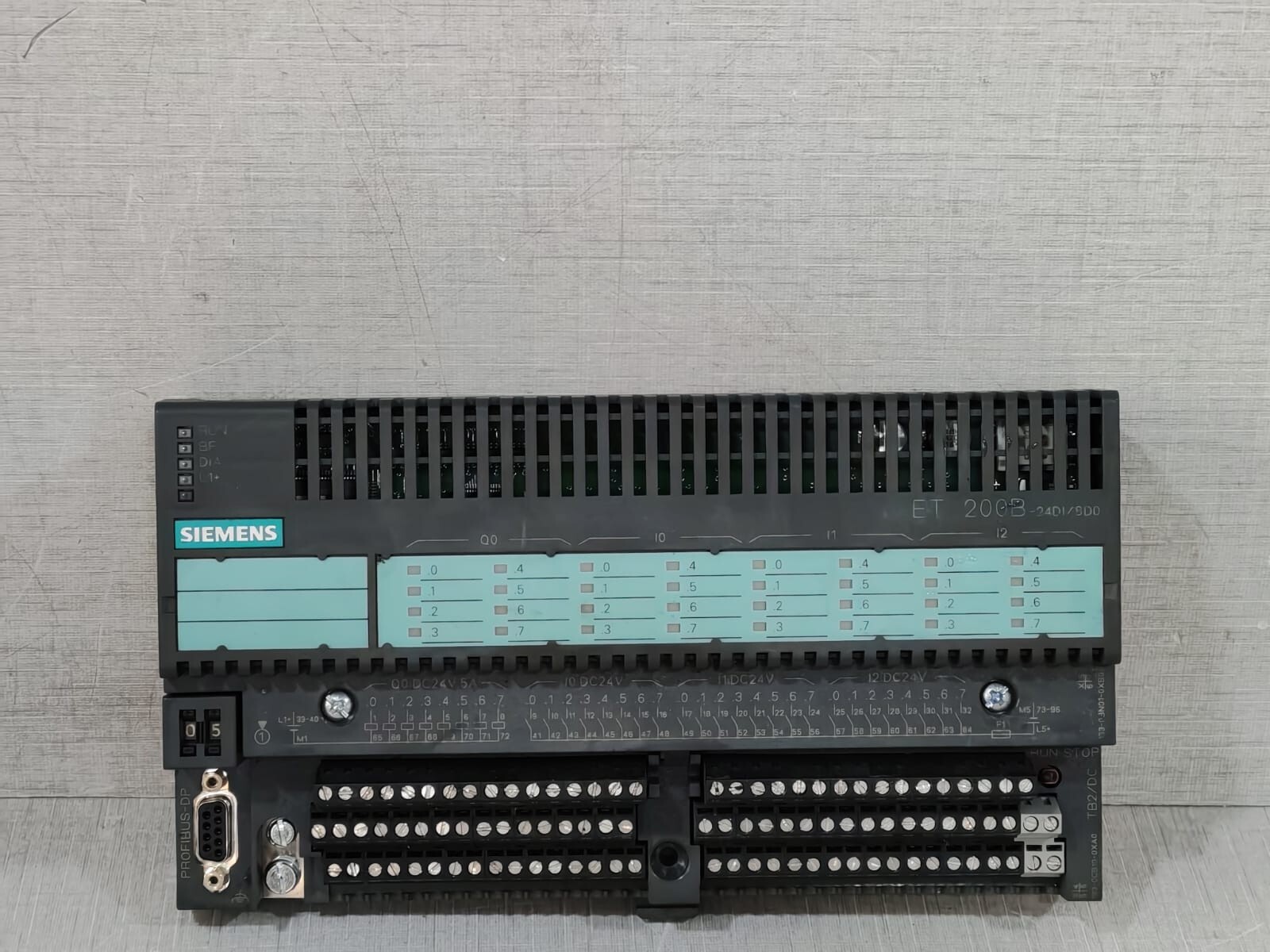 SIEMENS ET 200B-24DI/8DO PROGRAMMABLE CONTROLLER 193-0CB10-0XA0/133-0BN01-0XB0