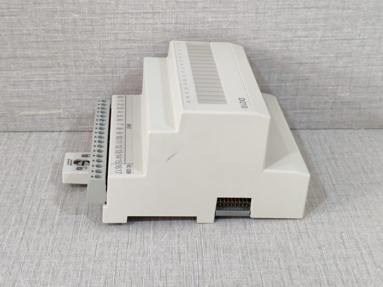 ABB 492953401 ABB DI210 Digital Input Module 492953401 7