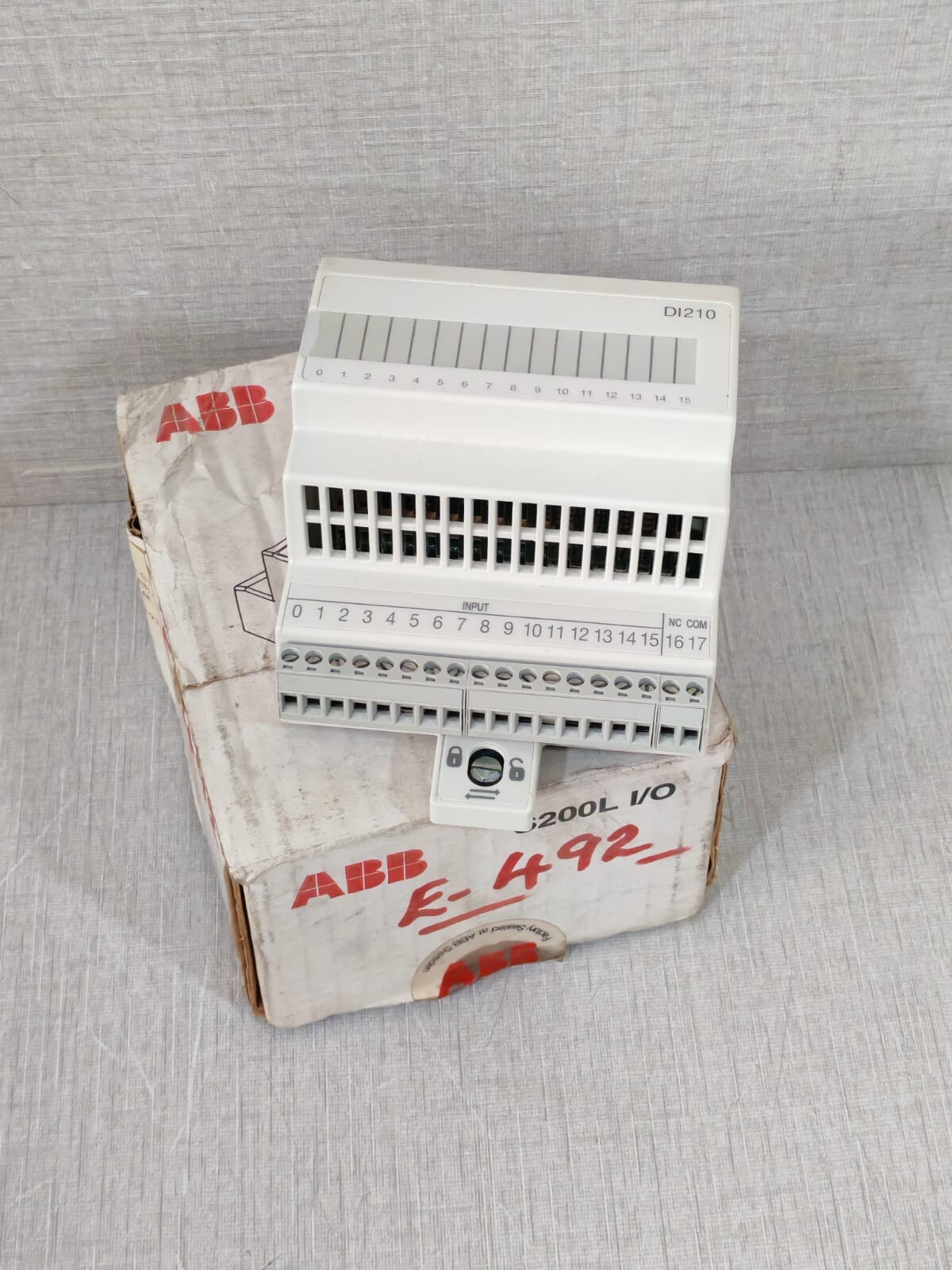 ABB DI210 Digital Input Module 492953401
