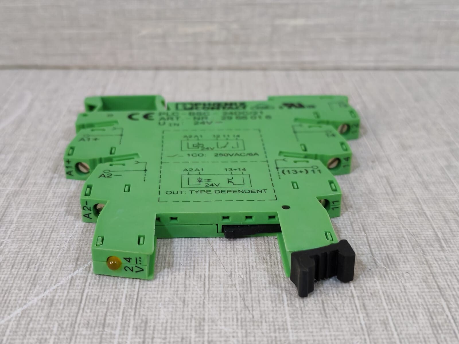 Phoenix Contact PLC-BSC-24DC/21 PHOENIX CONTACT PLC-BSC-24DC/21 RELAY BASE 29 66 016 5