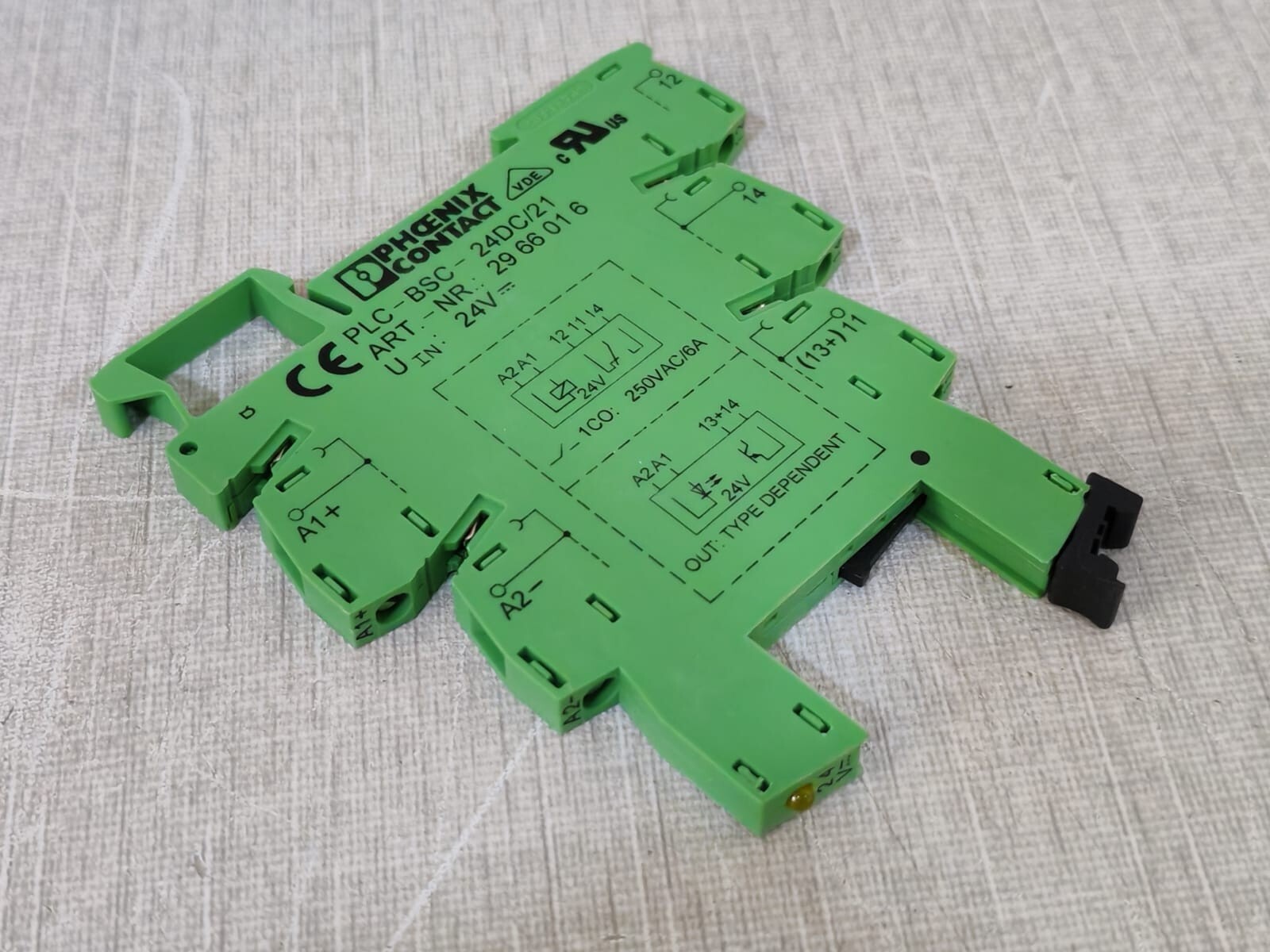Phoenix Contact PLC-BSC-24DC/21 PHOENIX CONTACT PLC-BSC-24DC/21 RELAY BASE 29 66 016 9