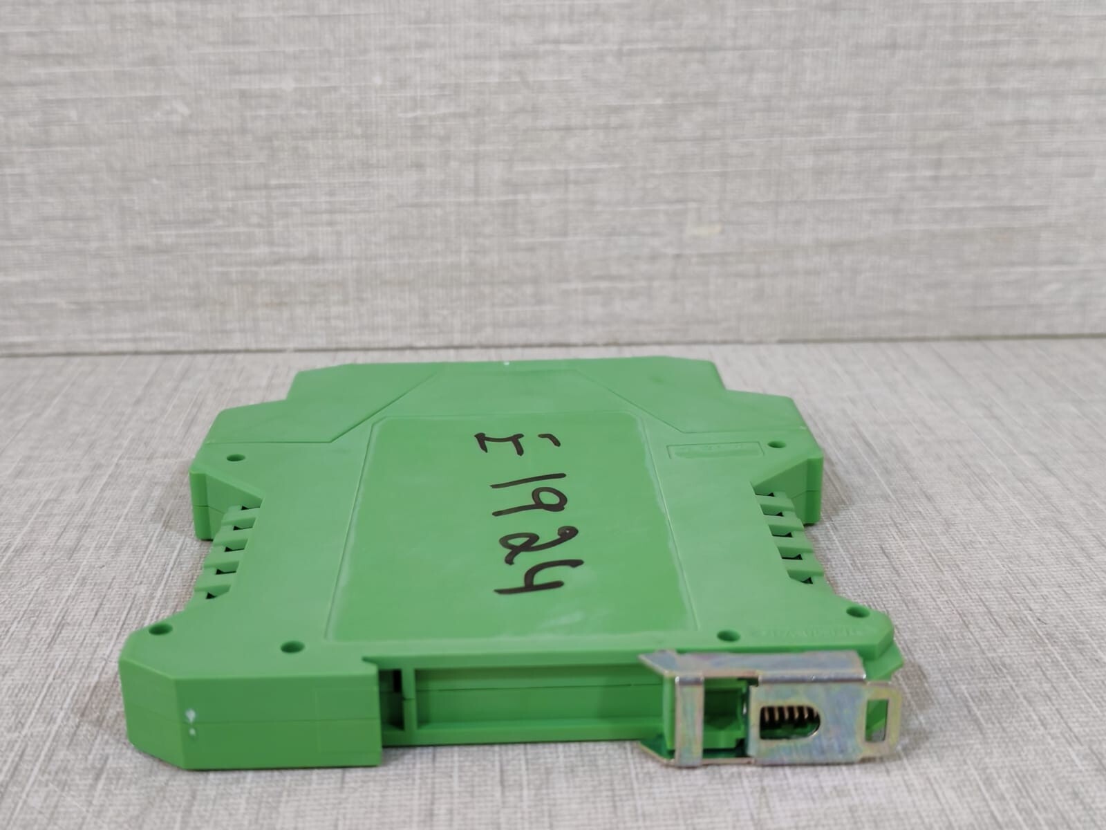 Phoenix Contact MCR-C-U/I-4-DC PHOENIX CONTACT MCR-C-U/I-4-DC ISOLATING AMPLIFIER 2814537 9