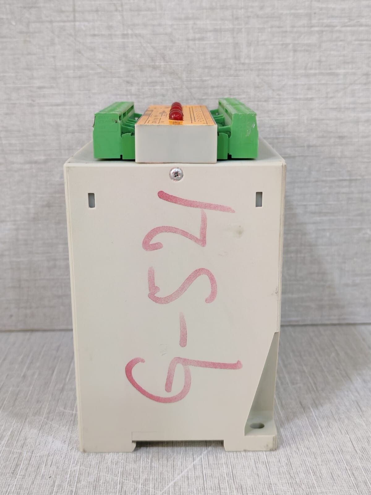 CTQ-UNITRO QC8/M CTQ-UNITRO QC8/M FAULT REPORTING SYSTEM 230VAC 7