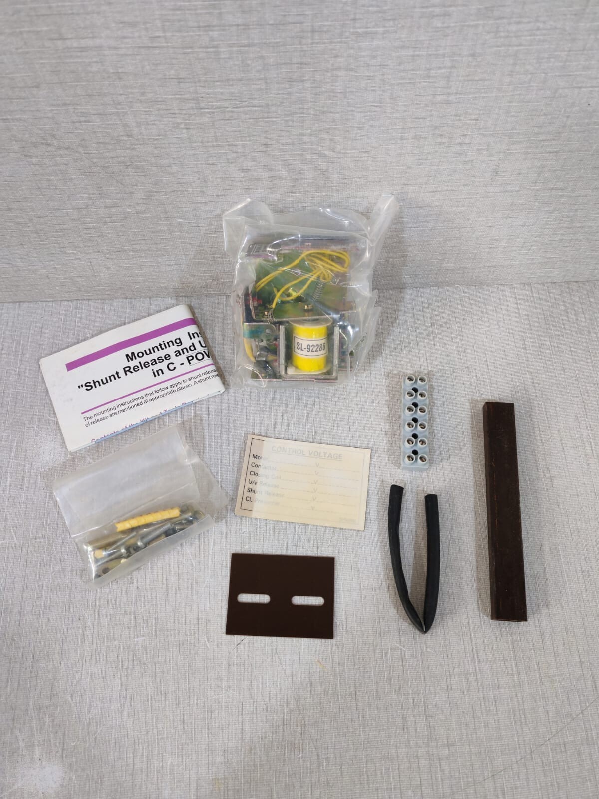 Larsen & Toubro SL92718OBOO PCS. Larsen & Toubro SL92718OBOO 240 VAC Type EA1 Shunt Release 2