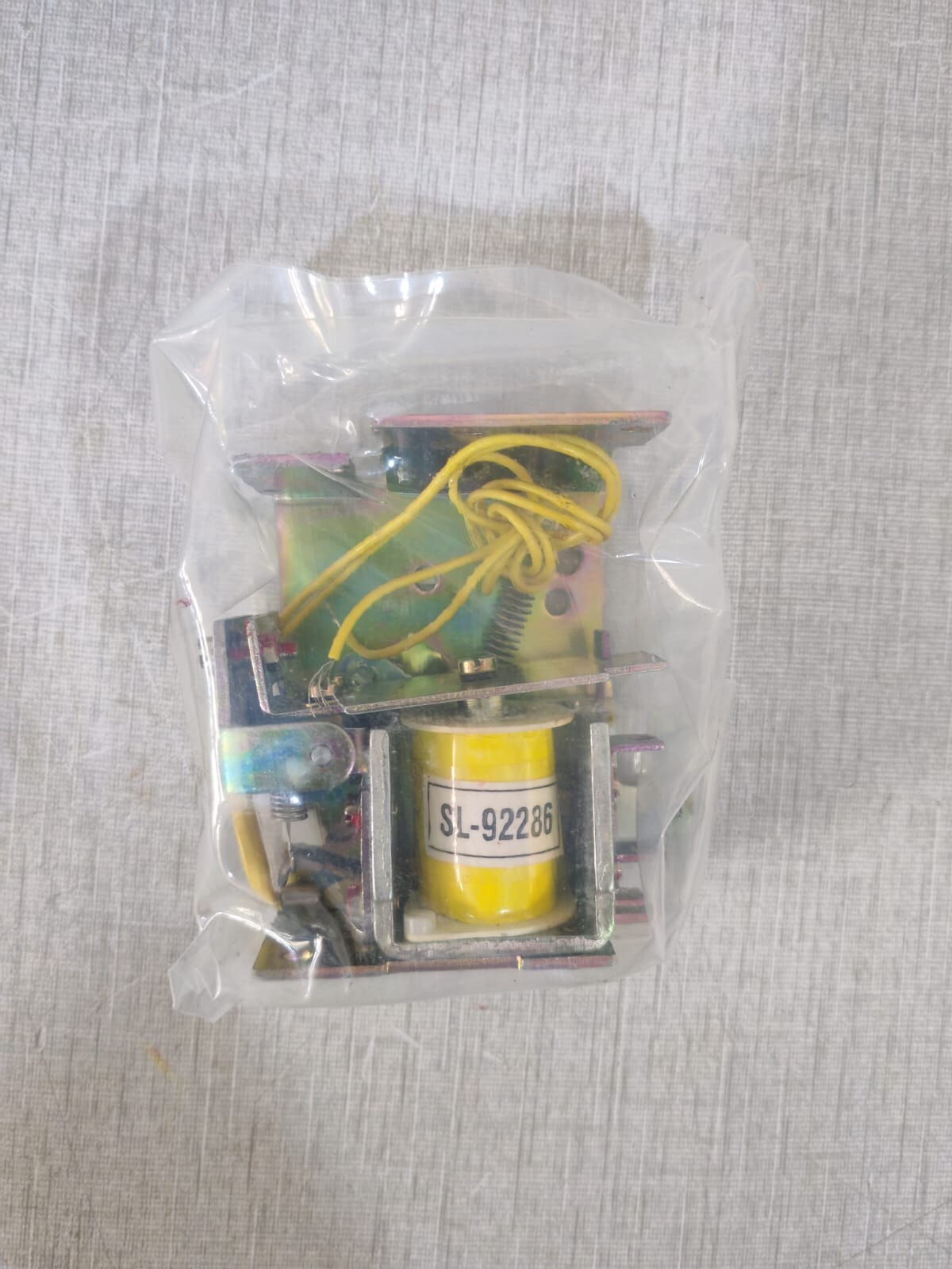 Larsen & Toubro SL92718OBOO PCS. Larsen & Toubro SL92718OBOO 240 VAC Type EA1 Shunt Release 3