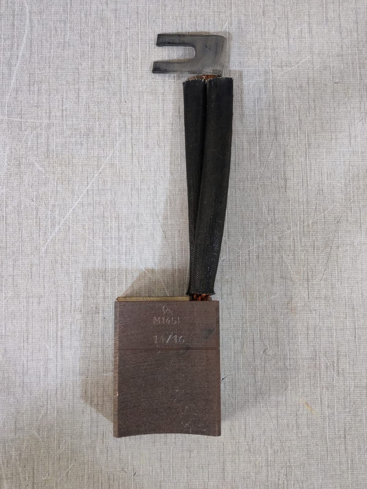 KIRLOSKAR M145E 24X50X64 KIRLOSKAR M145E 24X50X64 CARBON BRUSH 1 SET( ) 2