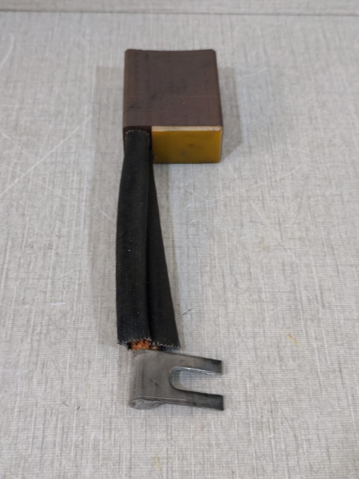 KIRLOSKAR M145E 24X50X64 KIRLOSKAR M145E 24X50X64 CARBON BRUSH 1 SET( ) 6