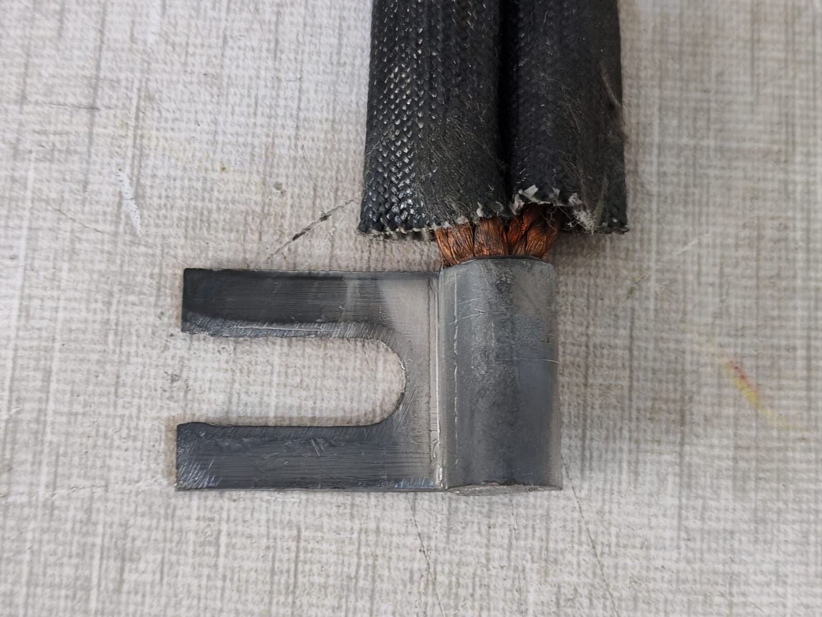 KIRLOSKAR M145E 24X50X64 KIRLOSKAR M145E 24X50X64 CARBON BRUSH 1 SET( ) 7