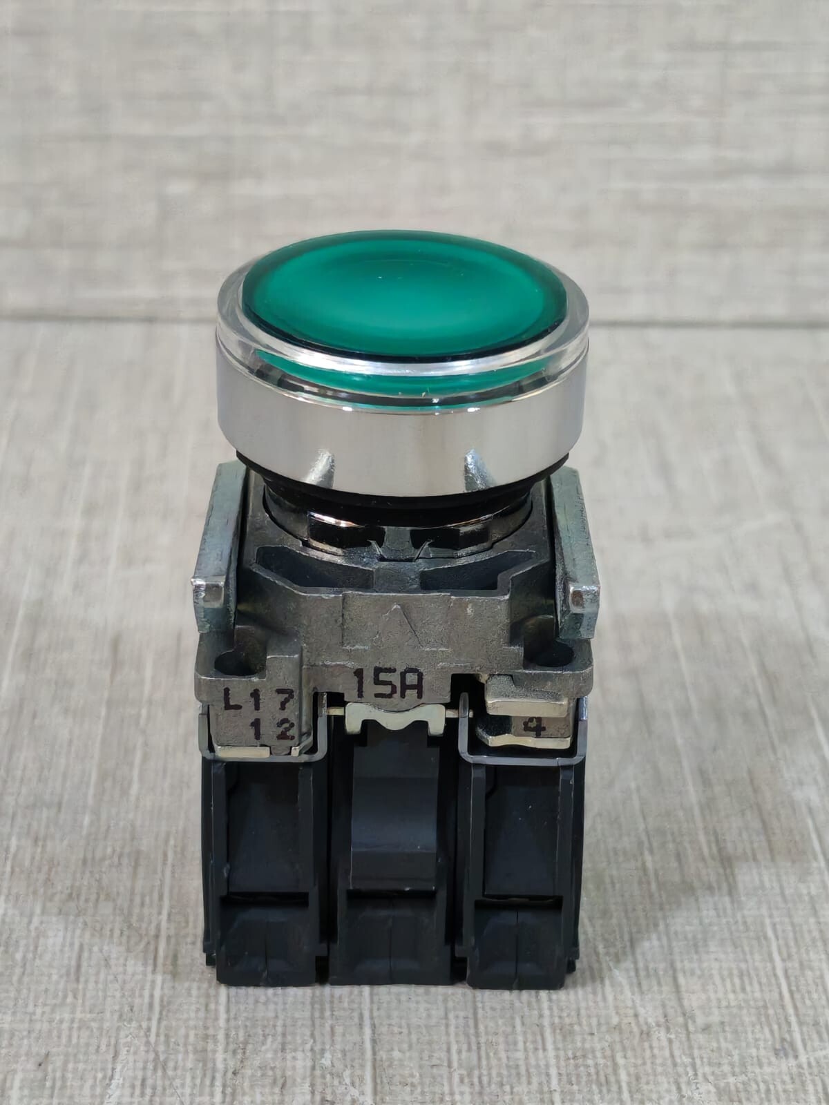 Schneider Electric XB4 BW33B5 SCHNEIDER ELECTRIC XB4 BW33B5 BUTTON SWITCH W/ ZBE-101 CONTACT BLOCK 10