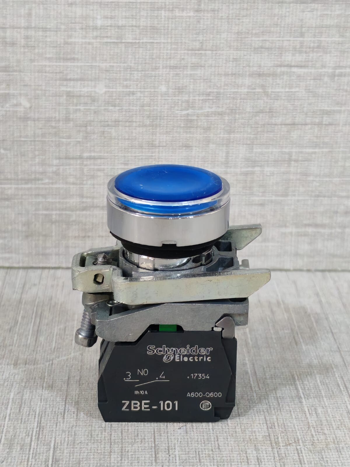 Schneider Electric XB4 BW33B5 SCHNEIDER ELECTRIC XB4 BW33B5 BUTTON SWITCH W/ ZBE-101 CONTACT BLOCK 8