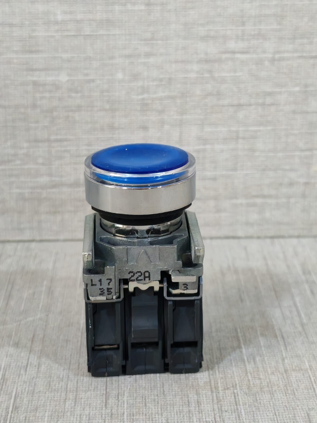 Schneider Electric XB4 BW33B5 SCHNEIDER ELECTRIC XB4 BW33B5 BUTTON SWITCH W/ ZBE-101 CONTACT BLOCK 9