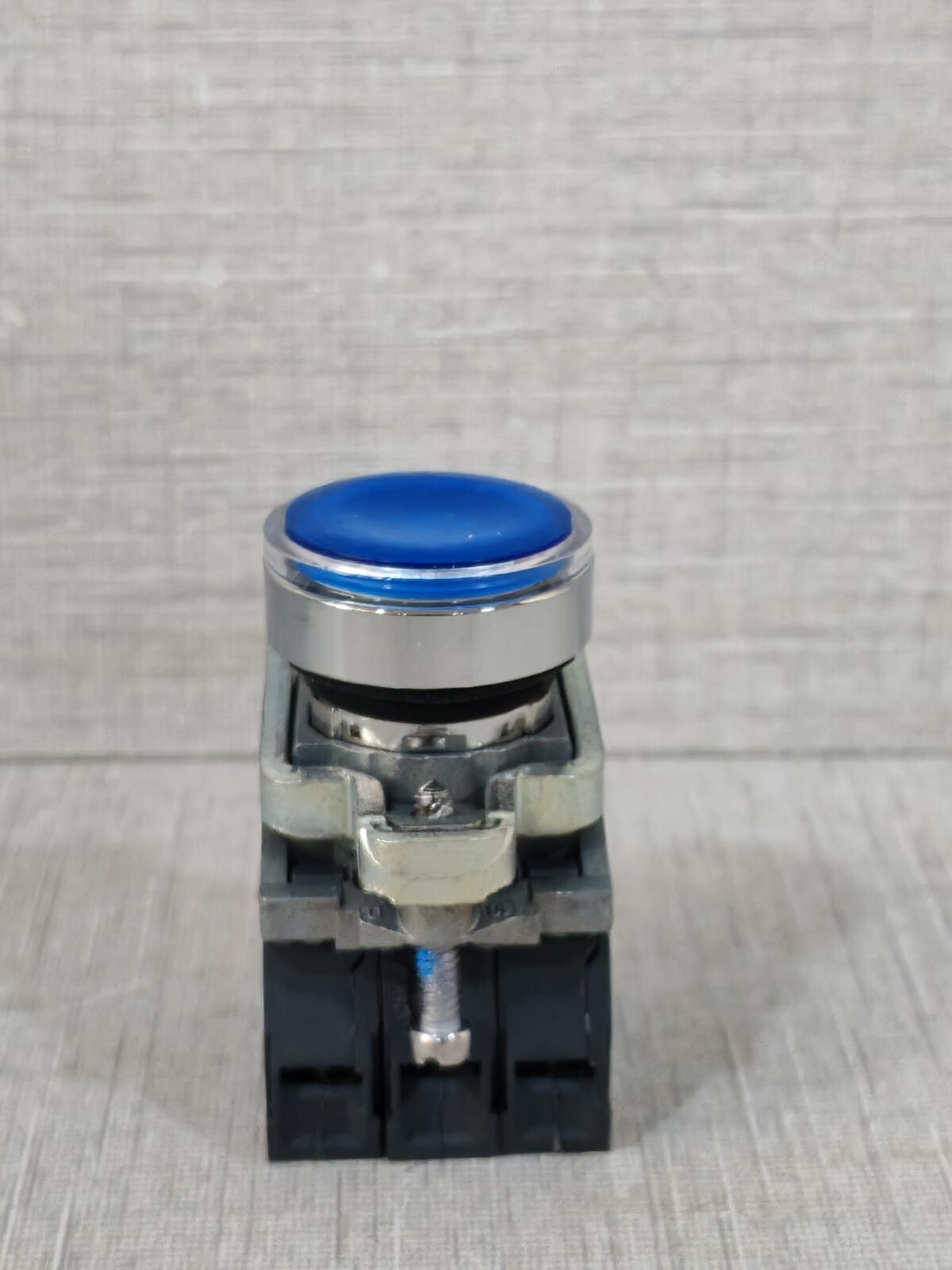 Schneider Electric XB4 BW33B5 SCHNEIDER ELECTRIC XB4 BW33B5 BUTTON SWITCH W/ ZBE-101 CONTACT BLOCK 10