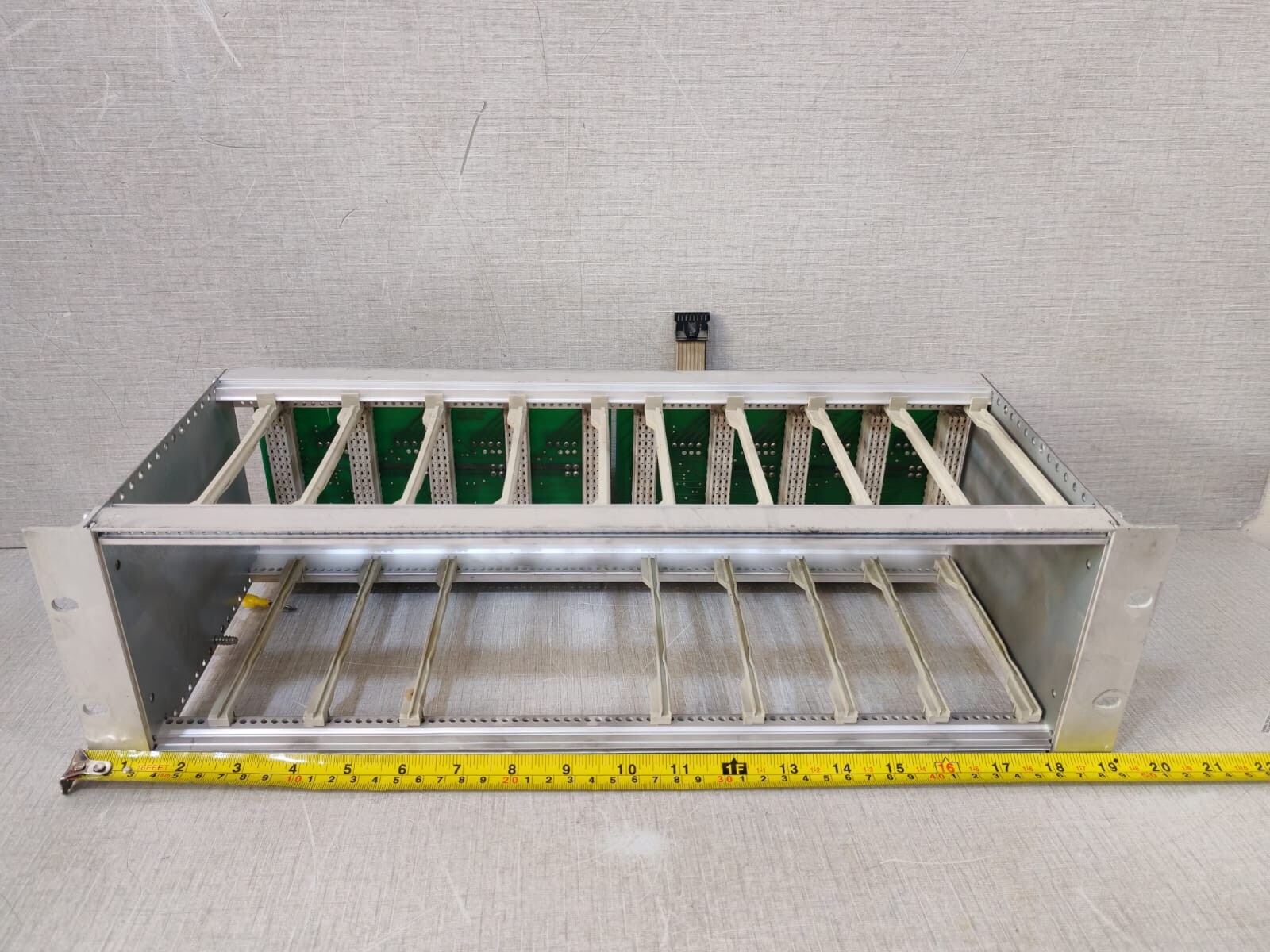 Unbranded DCL-BUS 10-04.cmp / DCL-BUS 10-04.sol DCL-BUS 10-04.cmp / DCL-BUS 10-04.sol 10-Slot CPU Circuit Board Rack 2