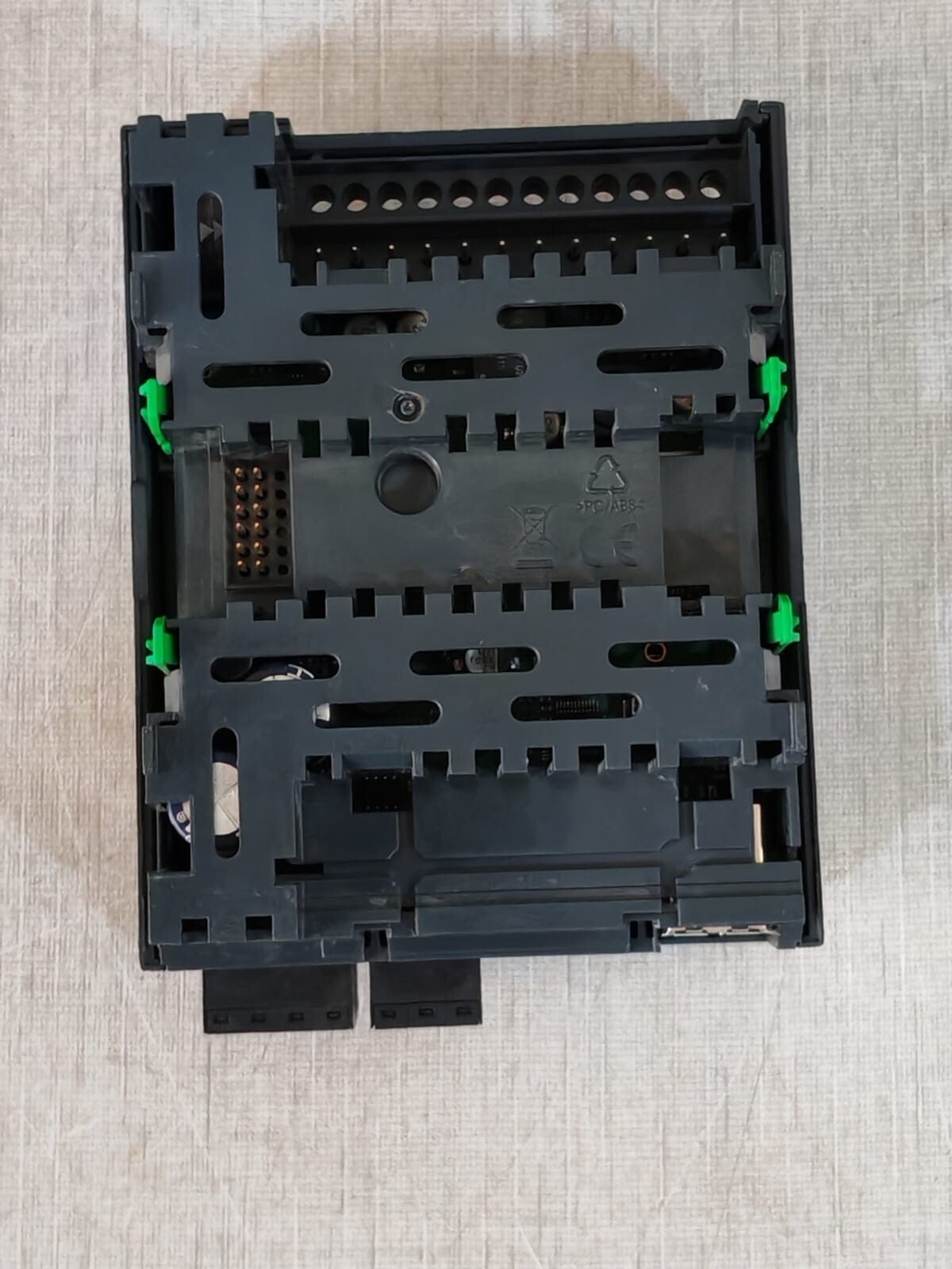 Schneider Electric SXWAUTSVR10001 Schneider Electric AS Automation Server P/n: SXWAUTSVR10001 without Base 8