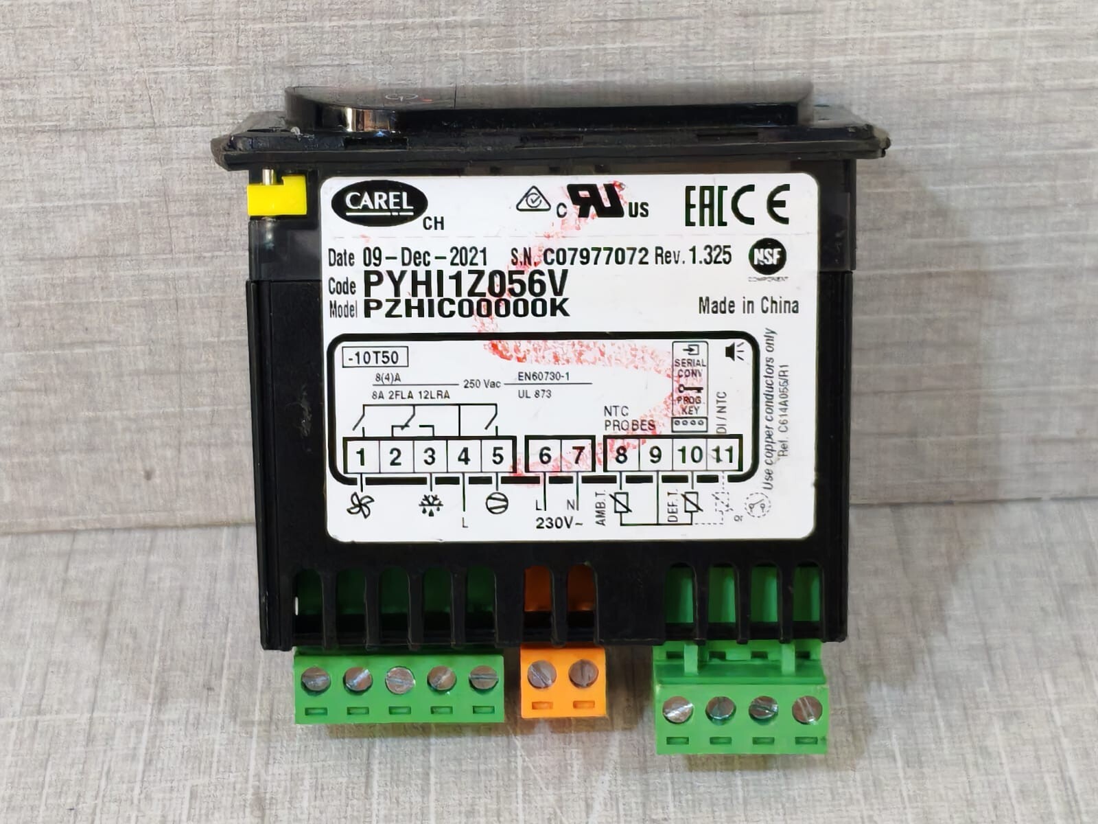 Carel PZHIC00000K CAREL PZHIC00000K TEMPERATURE CONTROLLER 5