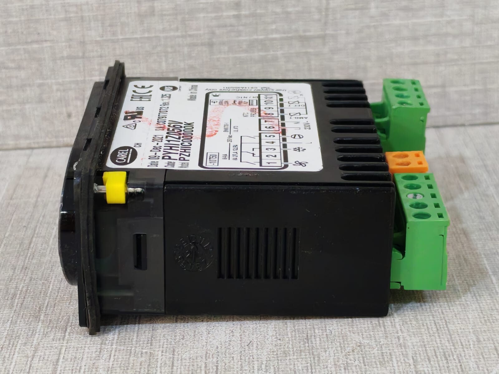 Carel PZHIC00000K CAREL PZHIC00000K TEMPERATURE CONTROLLER 7