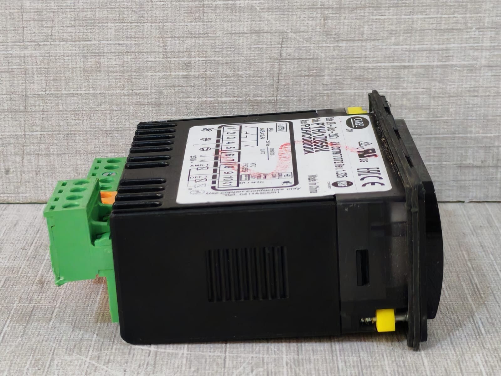 Carel PZHIC00000K CAREL PZHIC00000K TEMPERATURE CONTROLLER 8