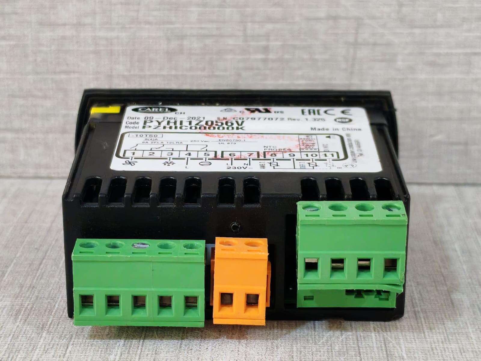 Carel PZHIC00000K CAREL PZHIC00000K TEMPERATURE CONTROLLER 9