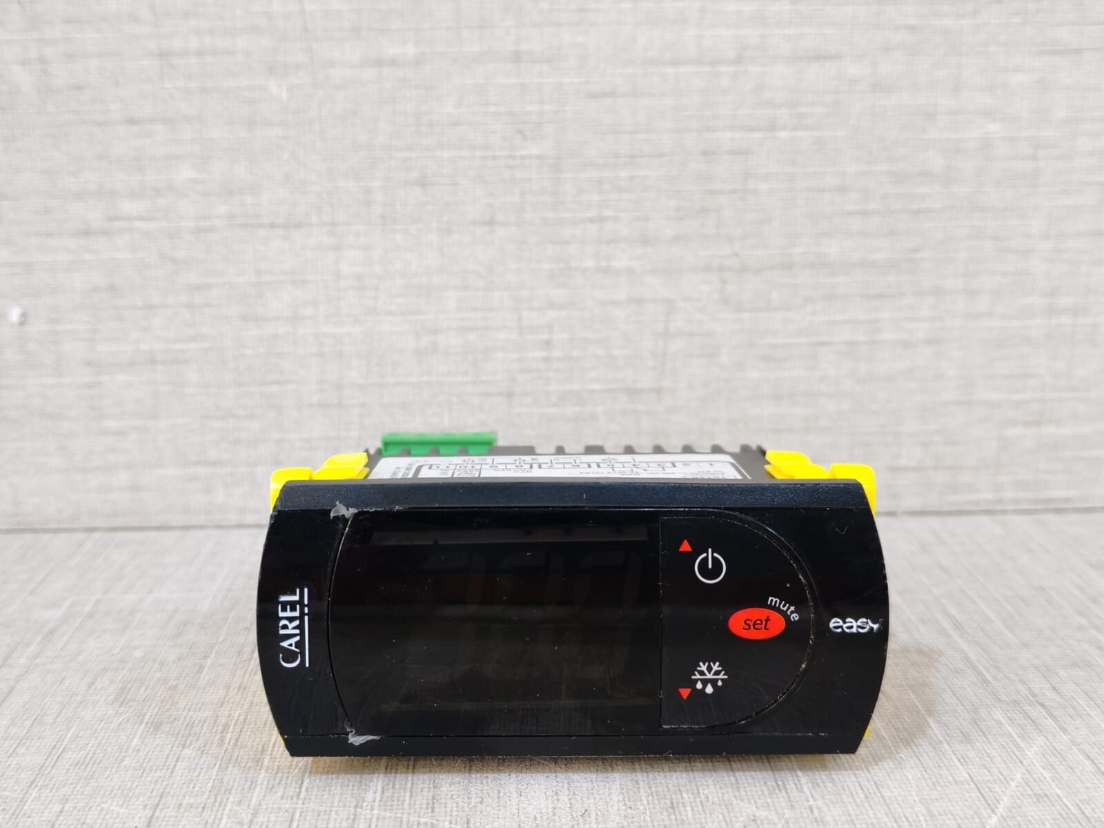 Carel PZHIS00000K CAREL PZHIS00000K TEMPERATURE CONTROLLER 3