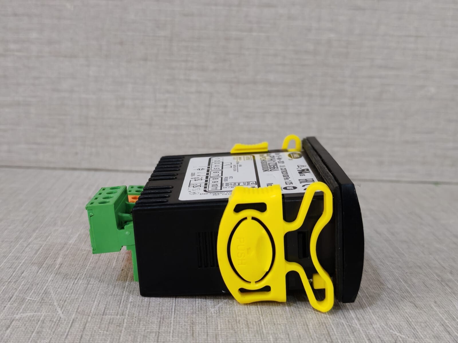 Carel PZHIS00000K CAREL PZHIS00000K TEMPERATURE CONTROLLER 8