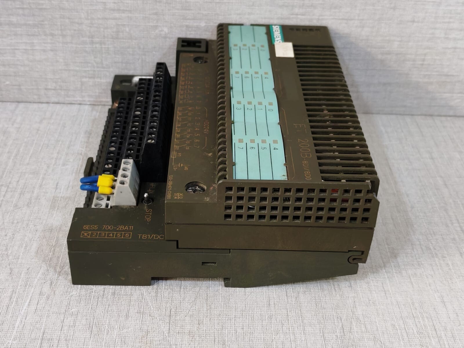 Siemens ET 200B-8DI/8DO ET 200B-8DI/8DO Siemens 6ES5 700-2BA11 with 133-0BH01-0XB0 6