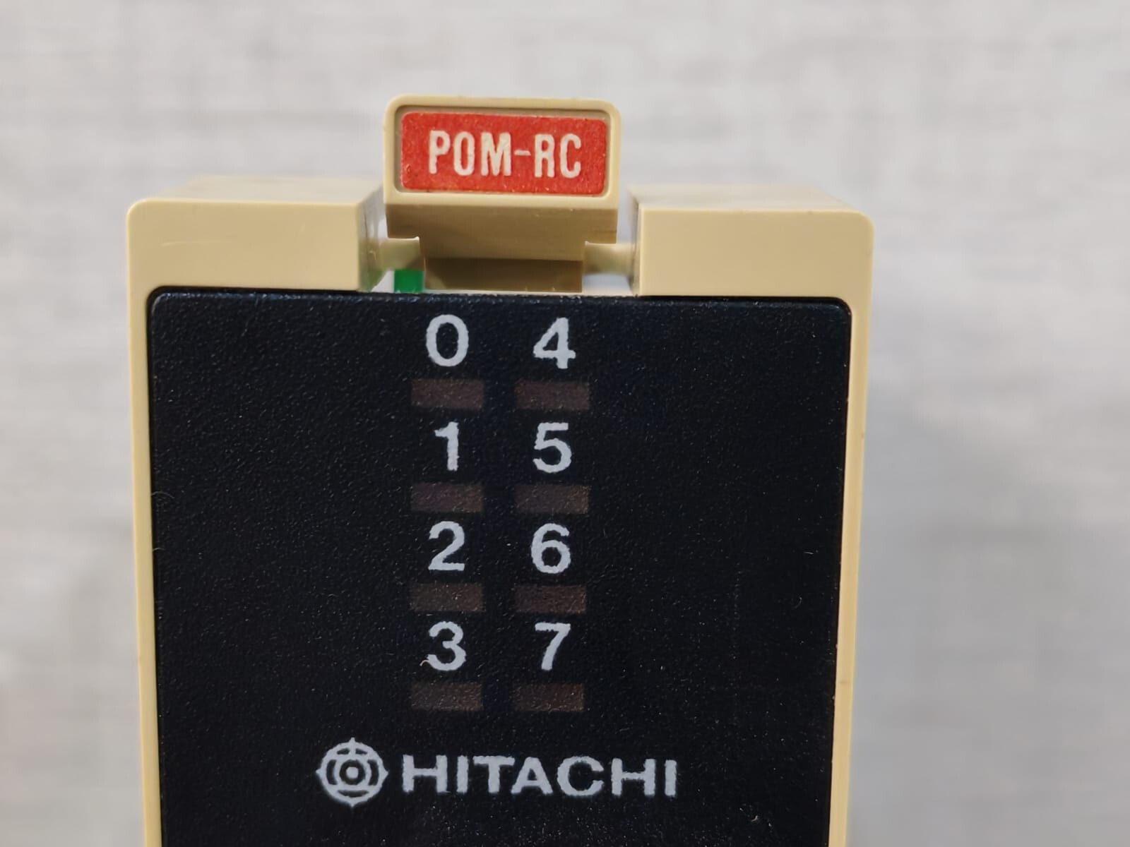 Hitachi 33018611-3 HITACHI POM-RC RELAY OUTPUT MODULE 33018611-3 3