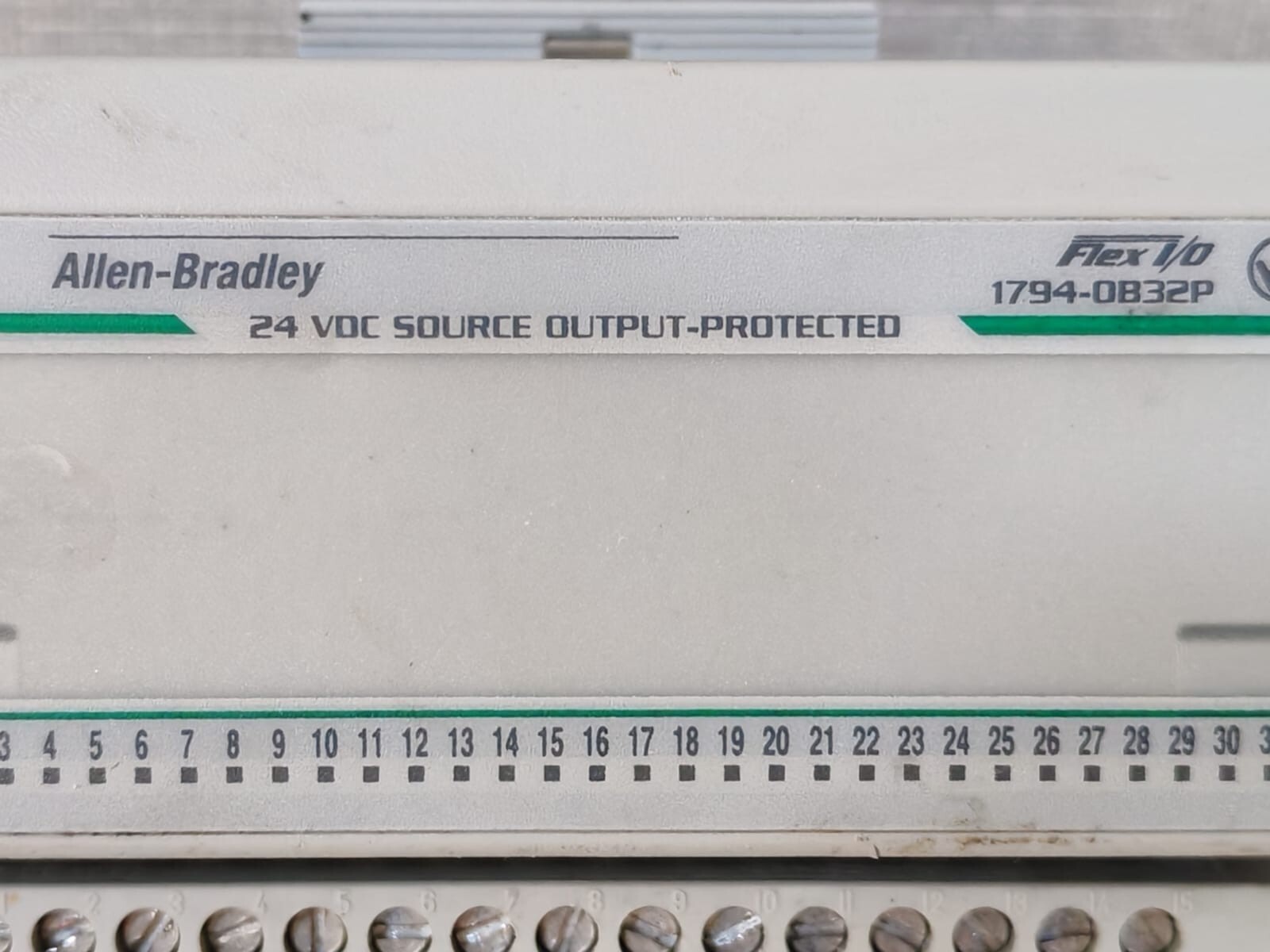 Allen-Bradley 1794-OB32P ALLEN-BRADLEY 1794-OB32P SER A 95760802 REV.A01 WITH 1794-TB32 SER.A 96385272 2