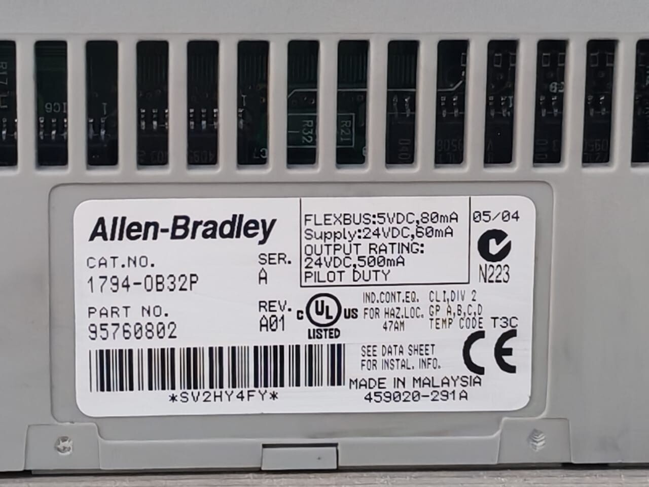 Allen-Bradley 1794-OB32P ALLEN-BRADLEY 1794-OB32P SER A 95760802 REV.A01 WITH 1794-TB32 SER.A 96385272 3
