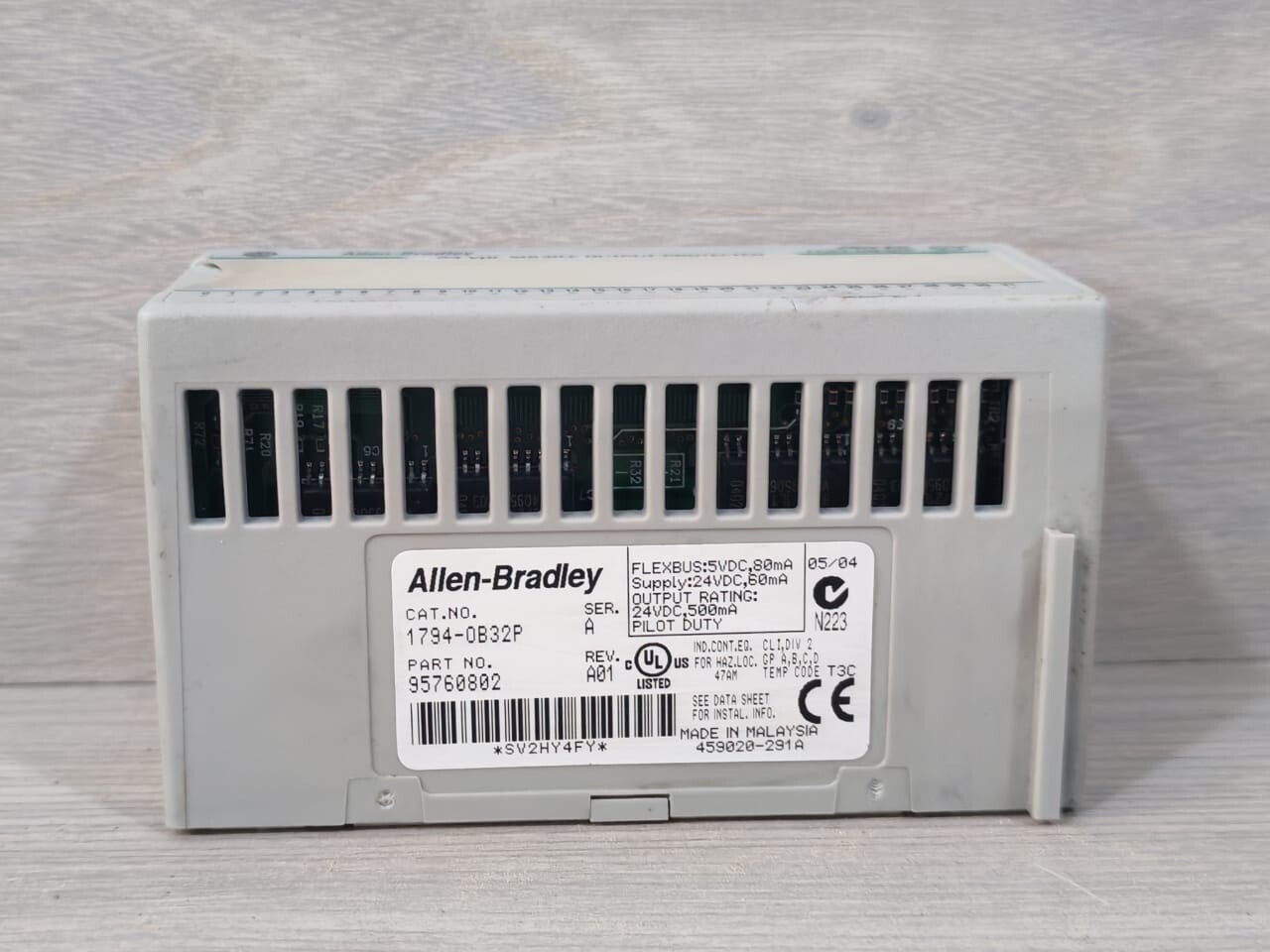 Allen-Bradley 1794-OB32P ALLEN-BRADLEY 1794-OB32P SER A 95760802 REV.A01 WITH 1794-TB32 SER.A 96385272 4
