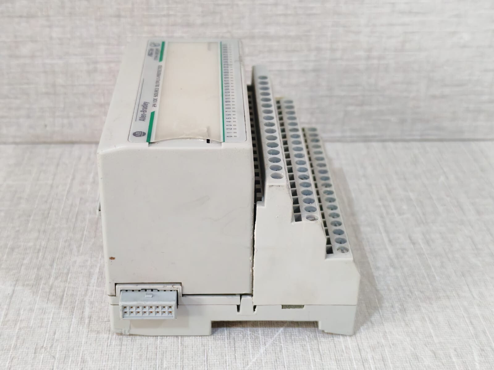 Allen-Bradley 1794-OB32P ALLEN-BRADLEY 1794-OB32P SER A 95760802 REV.A01 WITH 1794-TB32 SER.A 96385272 7