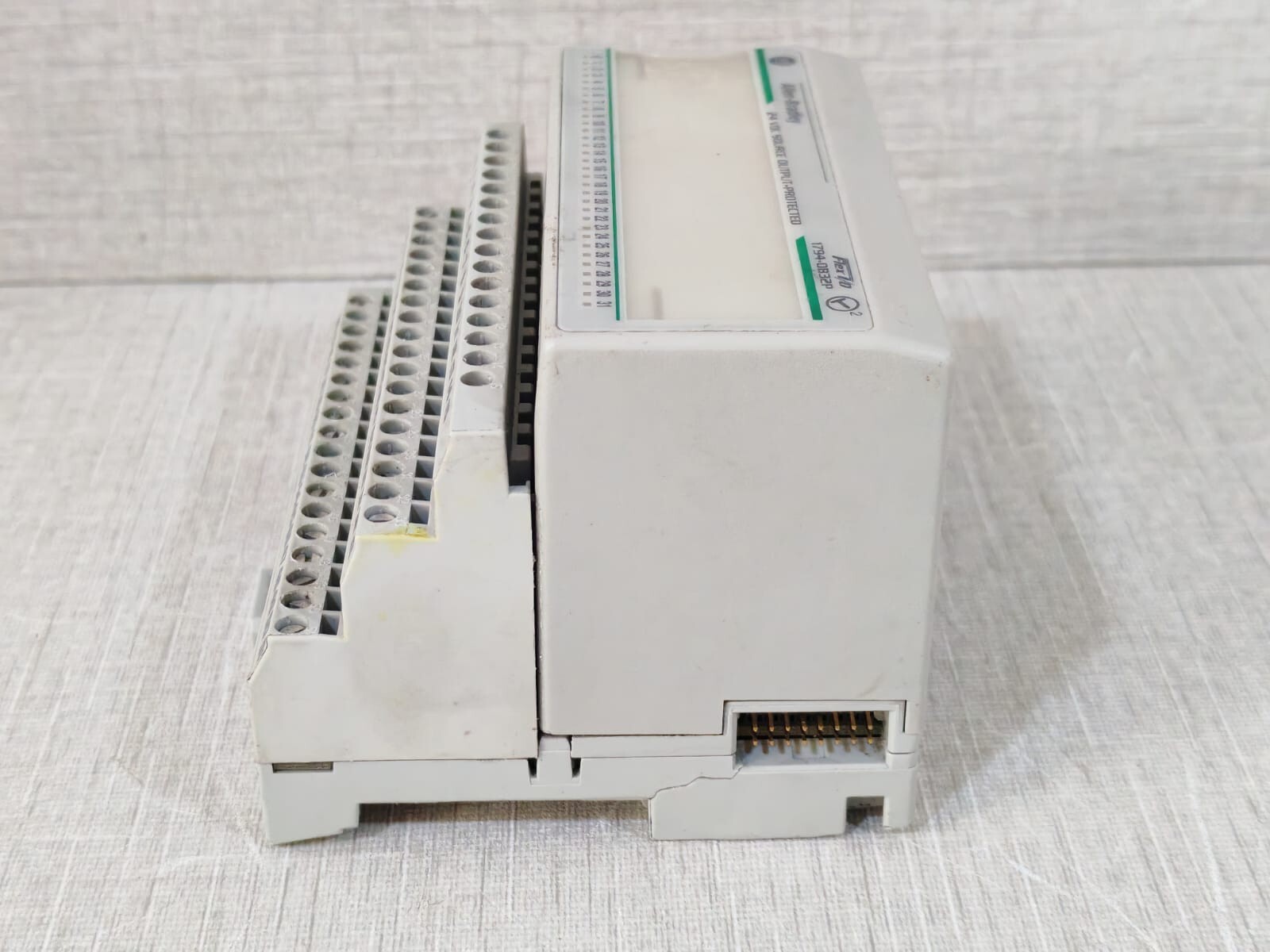 Allen-Bradley 1794-OB32P ALLEN-BRADLEY 1794-OB32P SER A 95760802 REV.A01 WITH 1794-TB32 SER.A 96385272 9