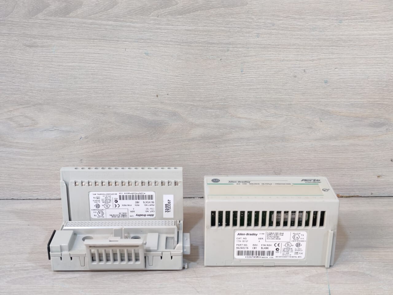 Allen-Bradley 96268276 Allen-Bradley 1794-0B16P Ser.A 96268276 Rev.C01 W/ 1794-TB3 Ser.A 96145476 Base 4