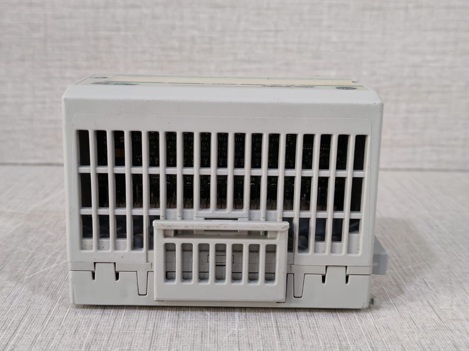 Allen-Bradley 96268276 Allen-Bradley 1794-0B16P Ser.A 96268276 Rev.C01 W/ 1794-TB3 Ser.A 96145476 Base 10